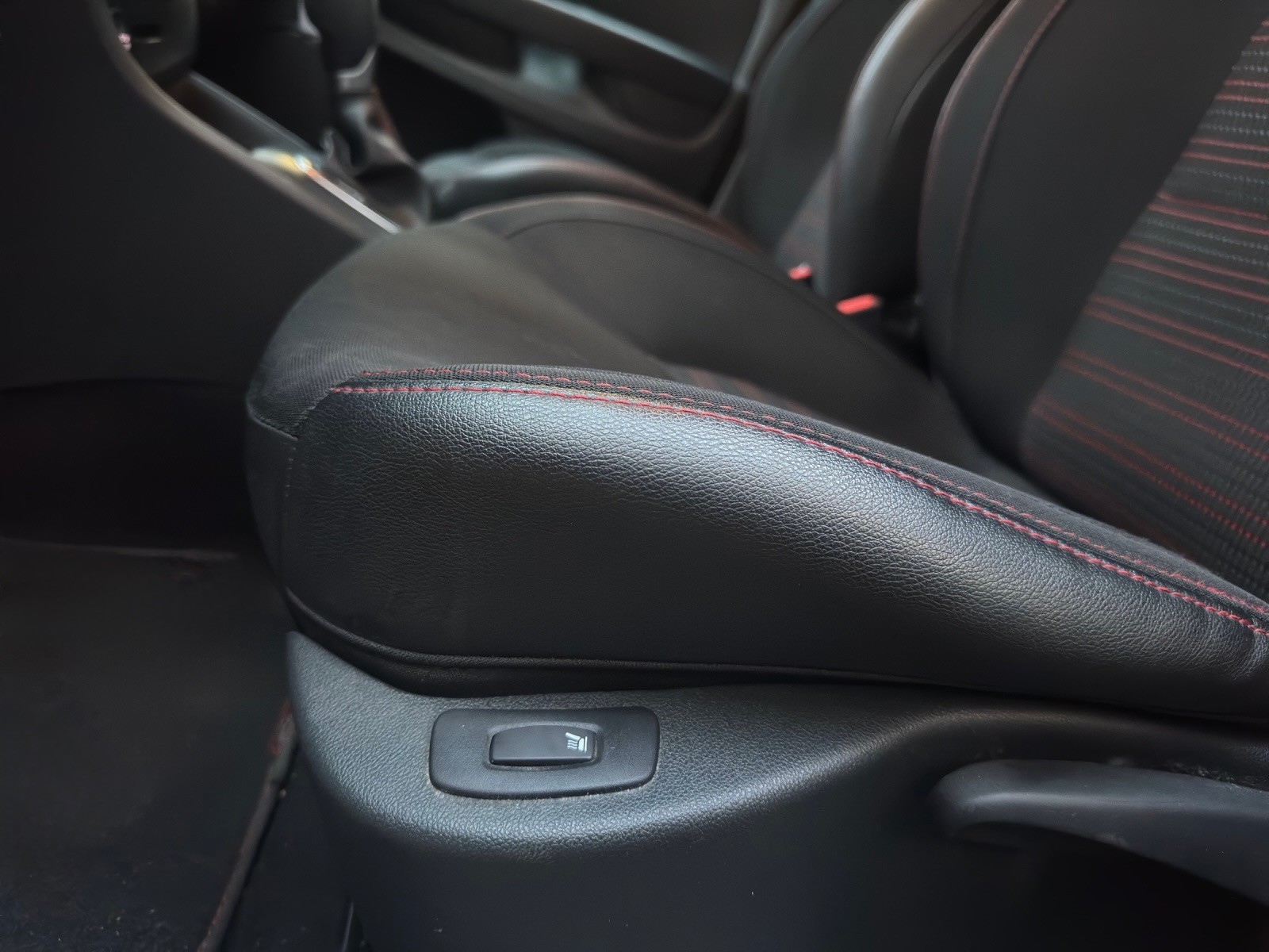 RENAULT Clio 1.6 T RS 200 EDC - 14