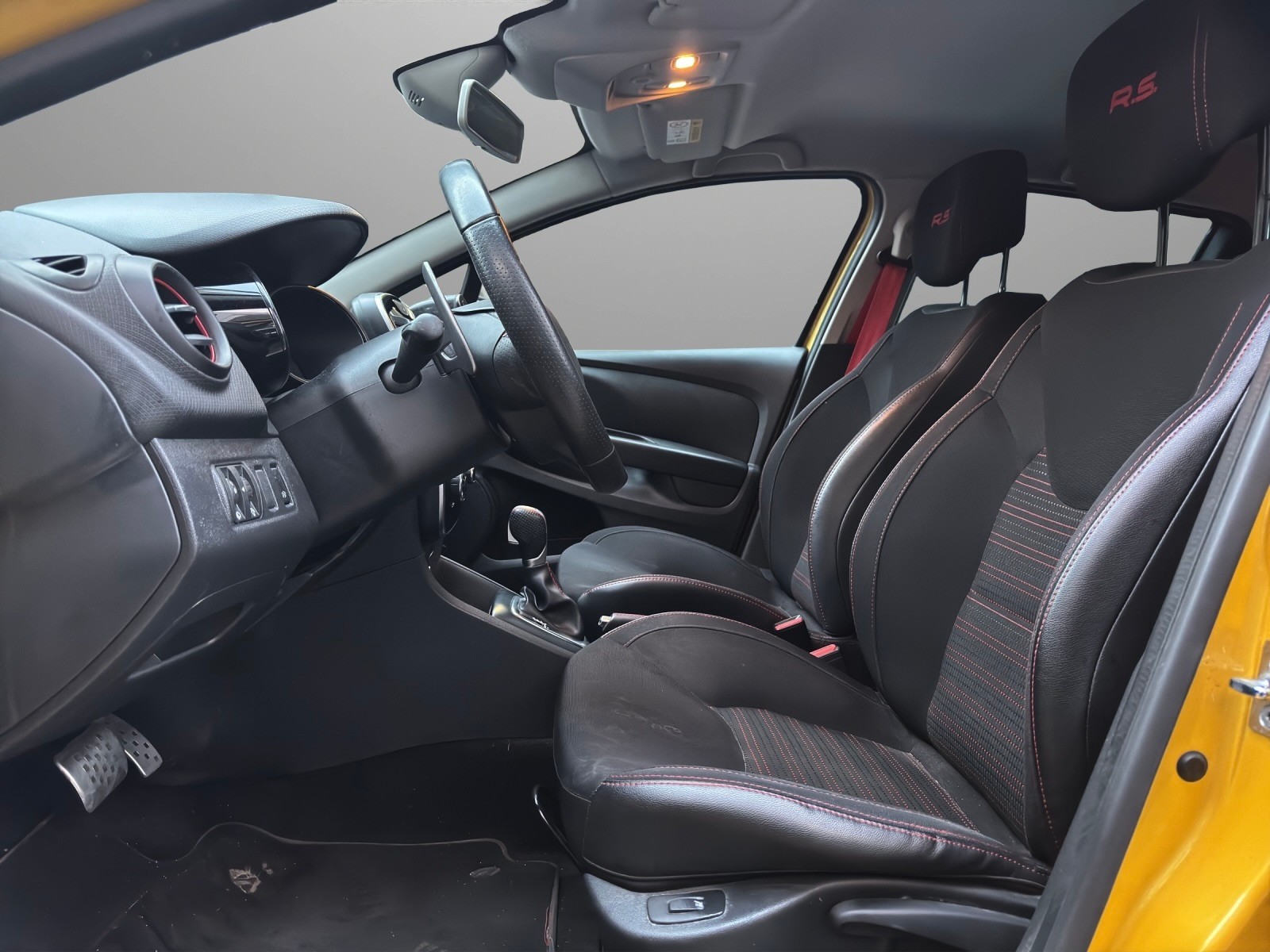 RENAULT Clio 1.6 T RS 200 EDC - 8