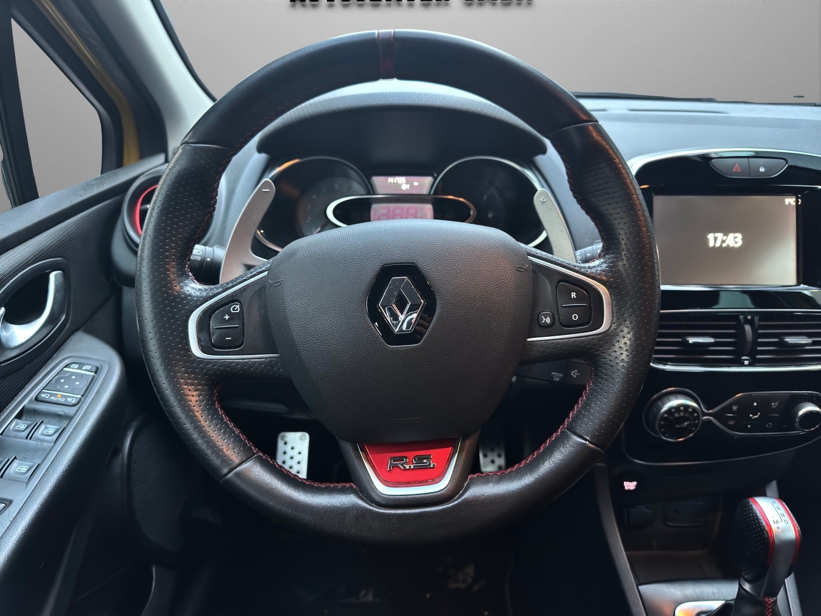 RENAULT Clio 1.6 T RS 200 EDC - 10