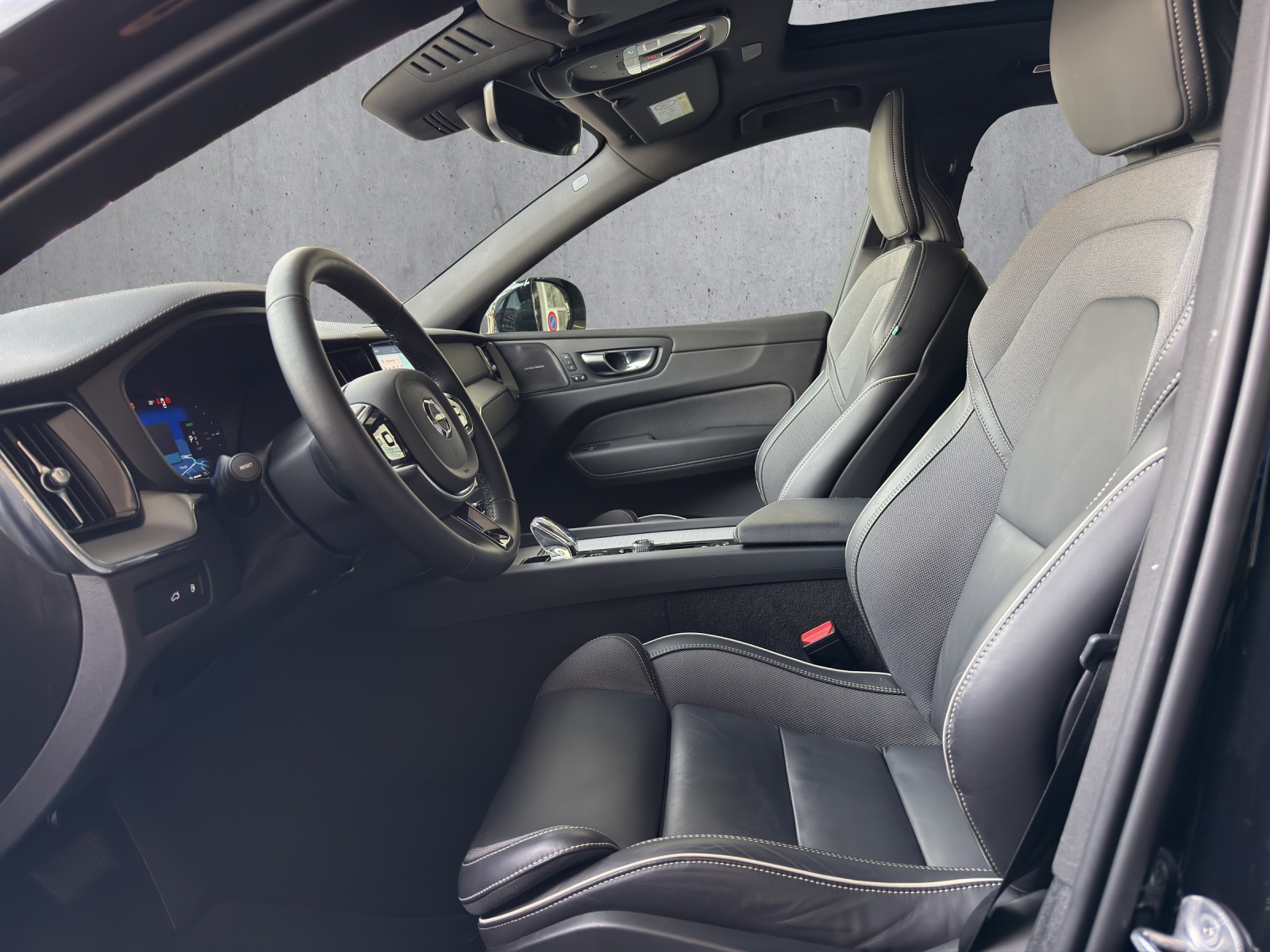 VOLVO XC60 2.0 T8 TE XCENTRIC Black Edition eAWD - 9