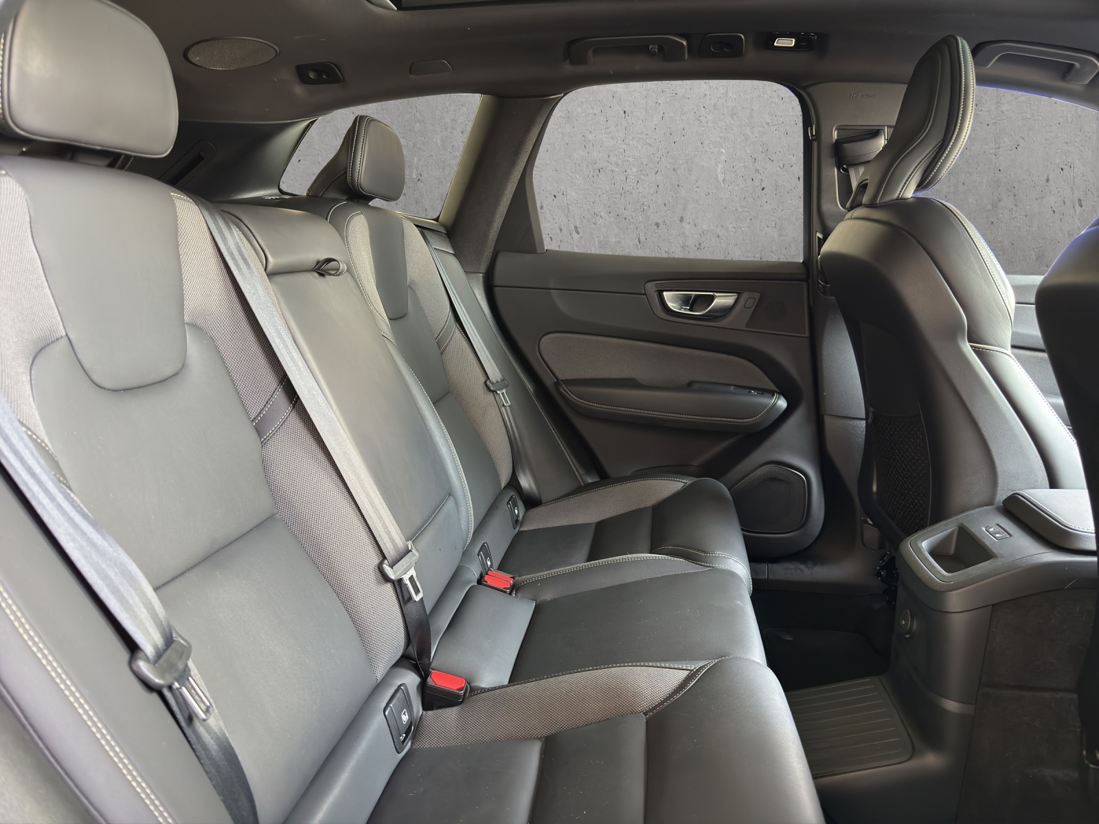 VOLVO XC60 2.0 T8 TE XCENTRIC Black Edition eAWD - 13