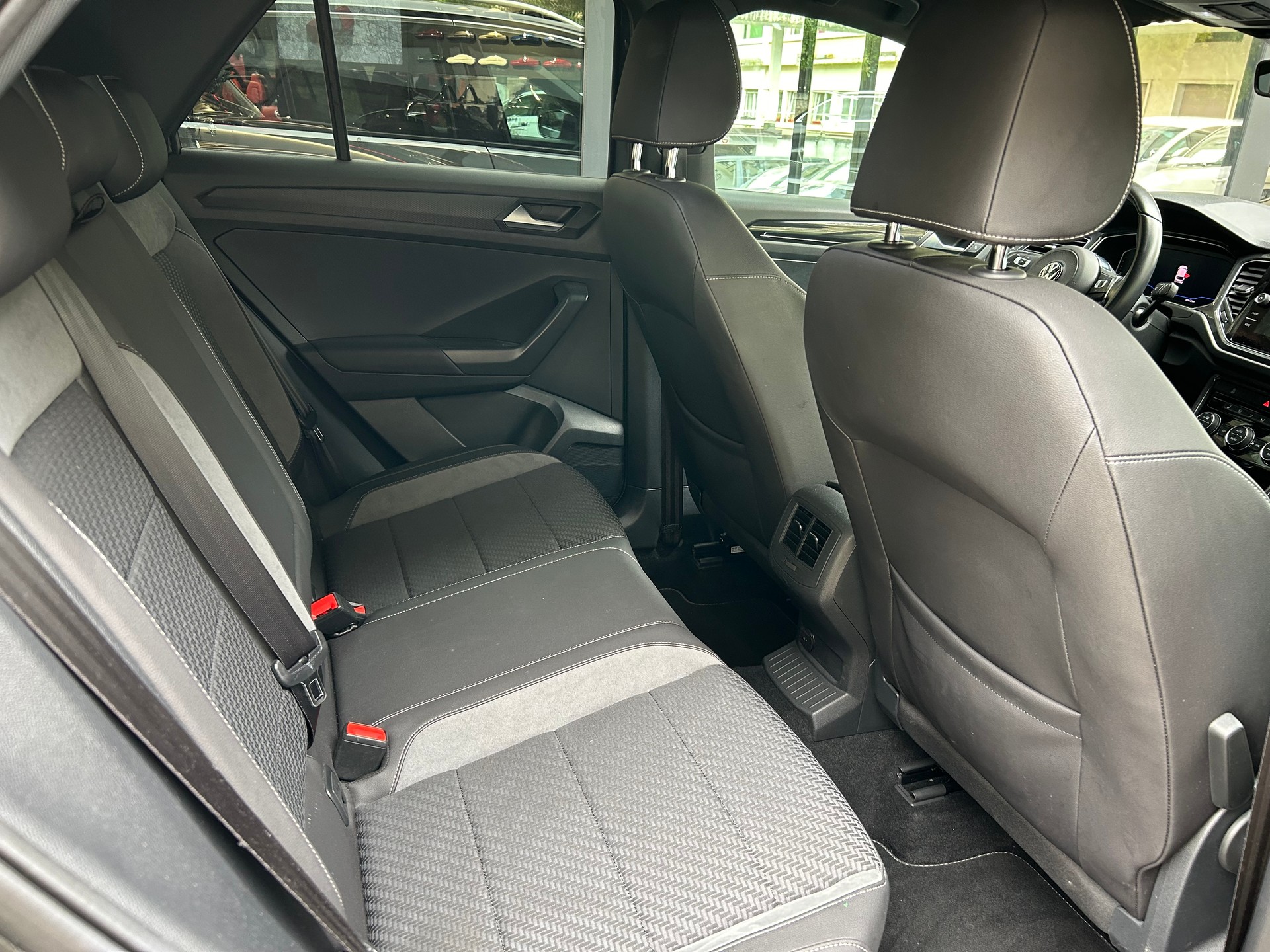 VW T-Roc 1.5 TSI R-line 4M - 14