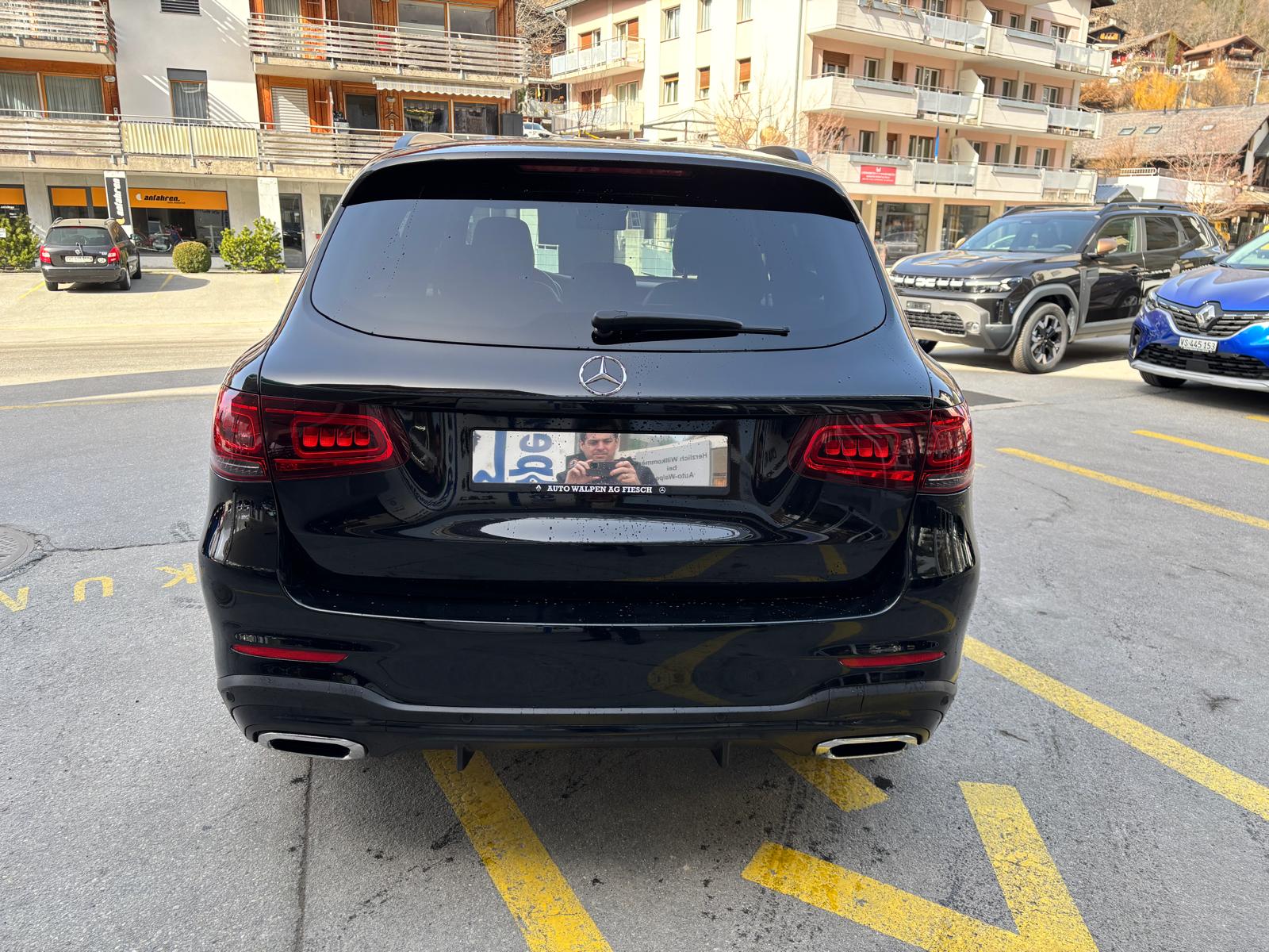 MERCEDES-BENZ GLC 200 AMG Line 4Matic - 4
