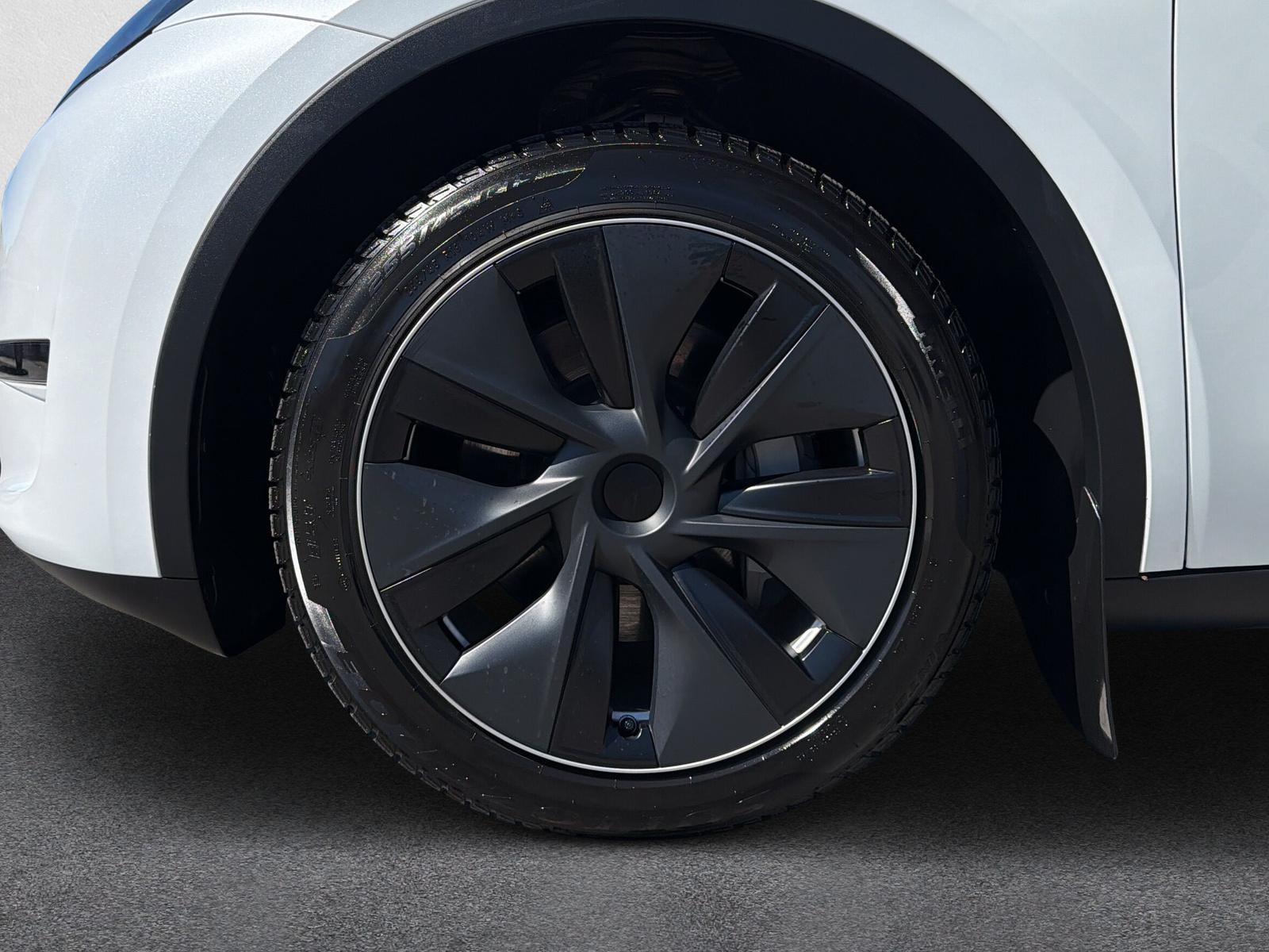 TESLA Model Y Long Range D (CH) - 9