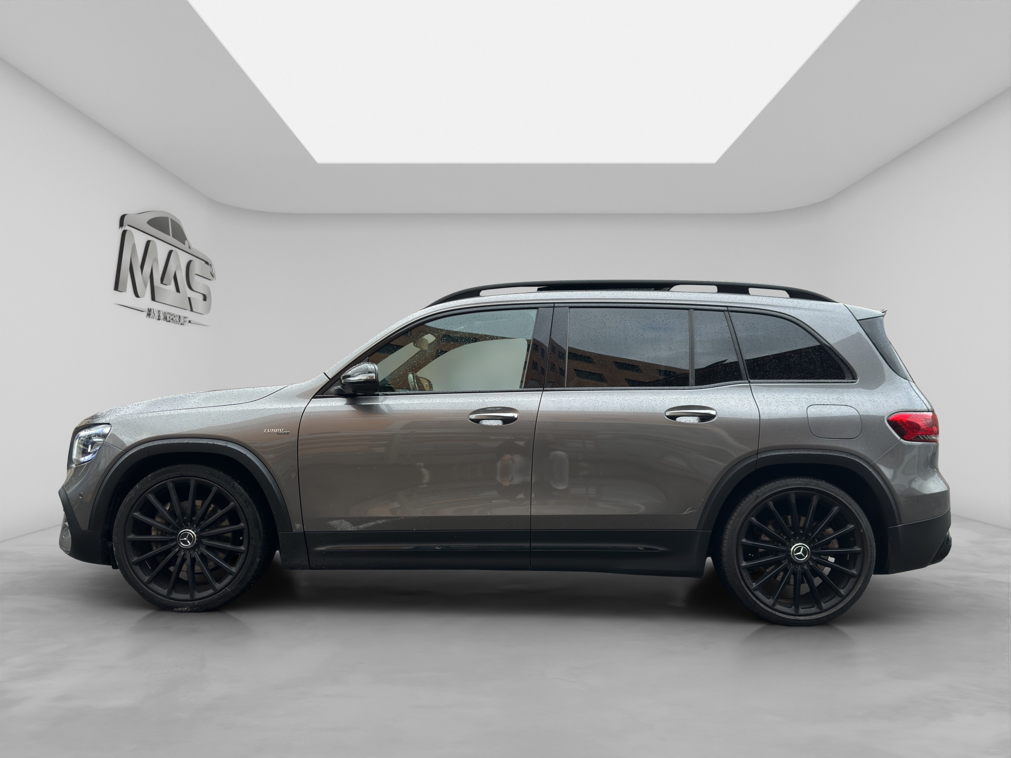 MERCEDES-BENZ GLB 35 AMG 3