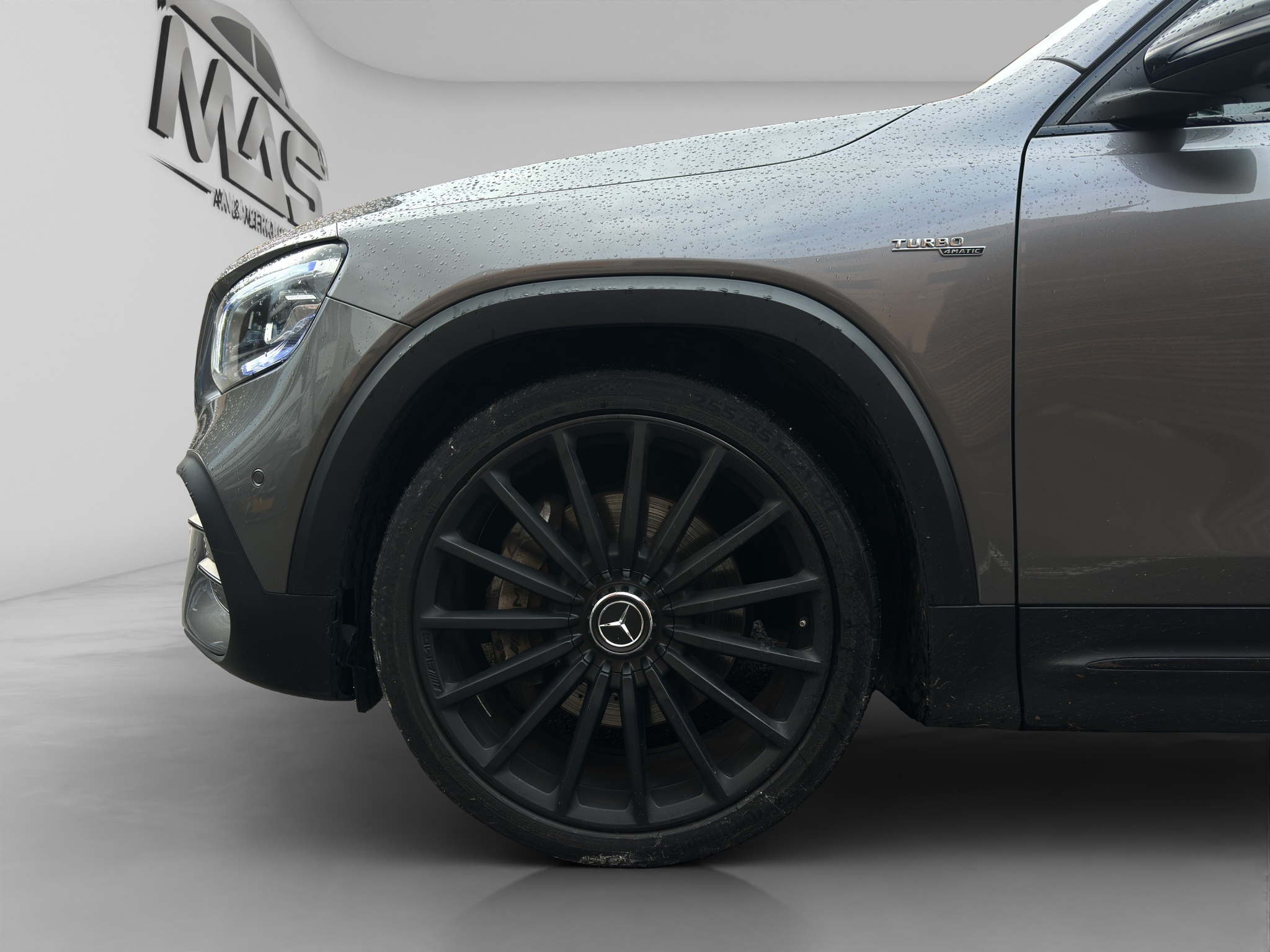 MERCEDES-BENZ GLB 35 AMG 17