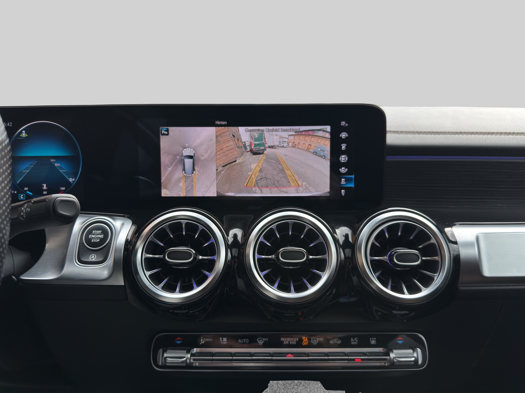 MERCEDES-BENZ GLB 35 AMG 12