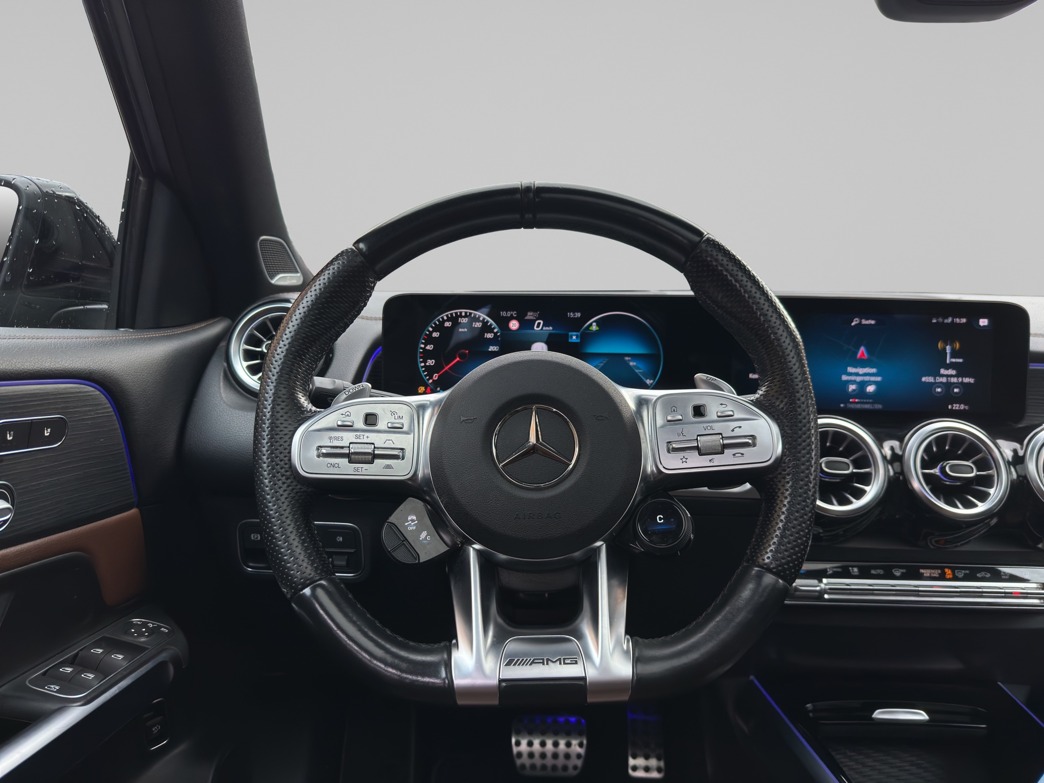 MERCEDES-BENZ GLB 35 AMG 10