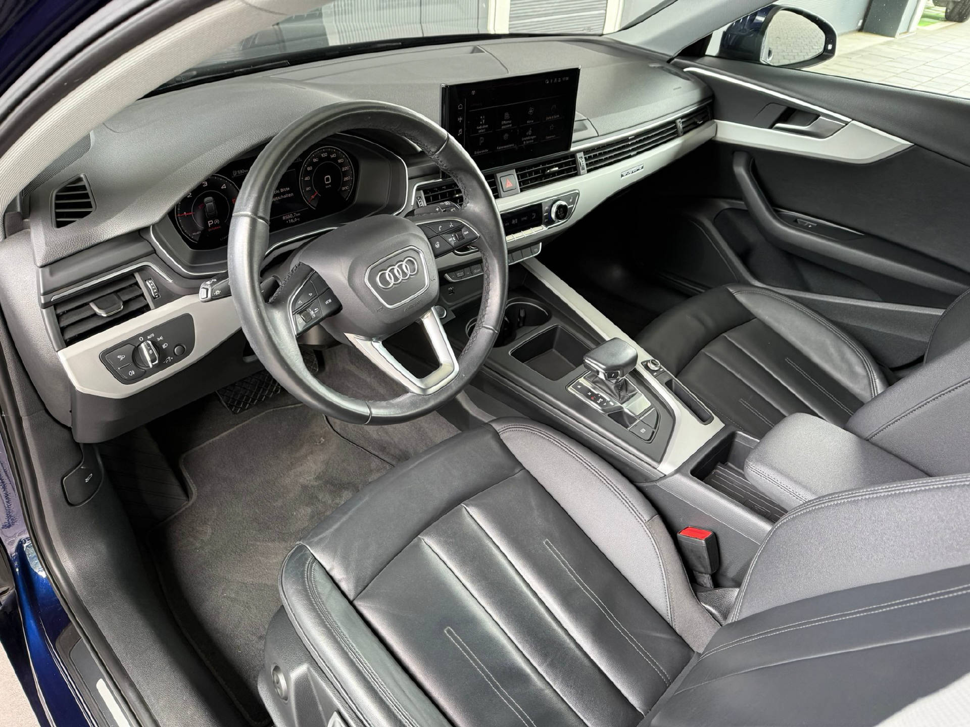 AUDI A4 Avant 2.0 40 TDI Attraction quattro S-Tronic-5
