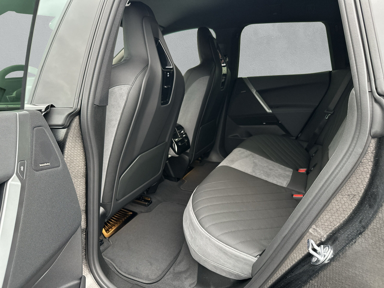 BMW iX xDrive60 M Sport Pro - 12