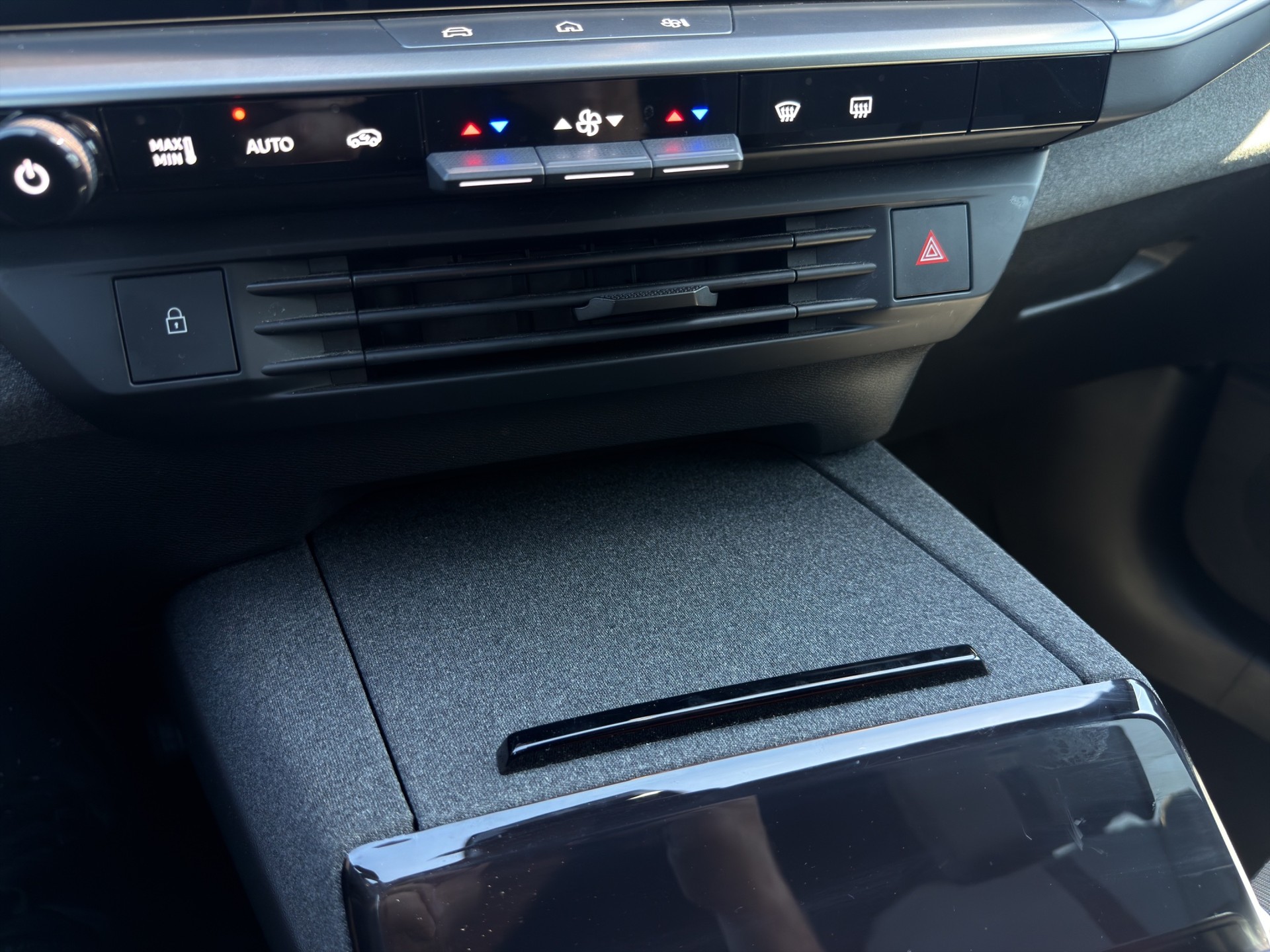 OPEL Grandland 1.2 MHEV GS eDCT - 49