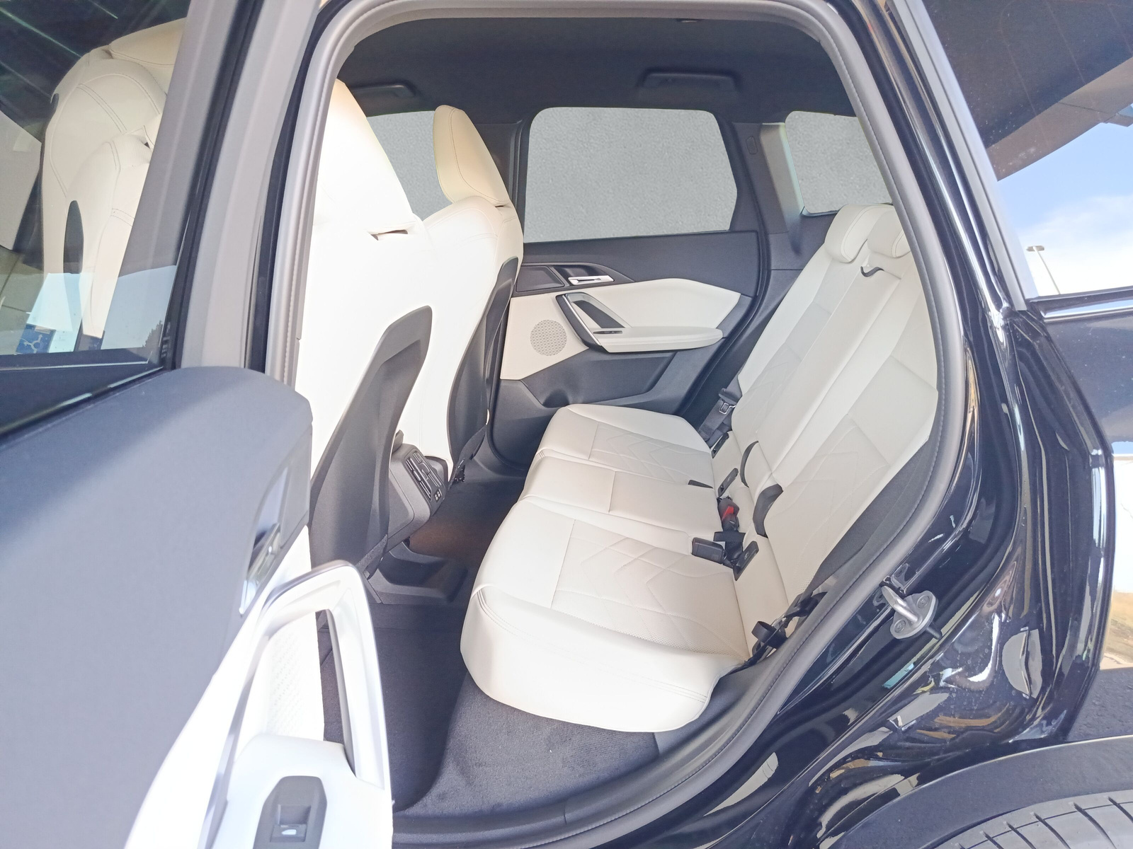 BMW iX1 xDrive 30 M Sport - 14