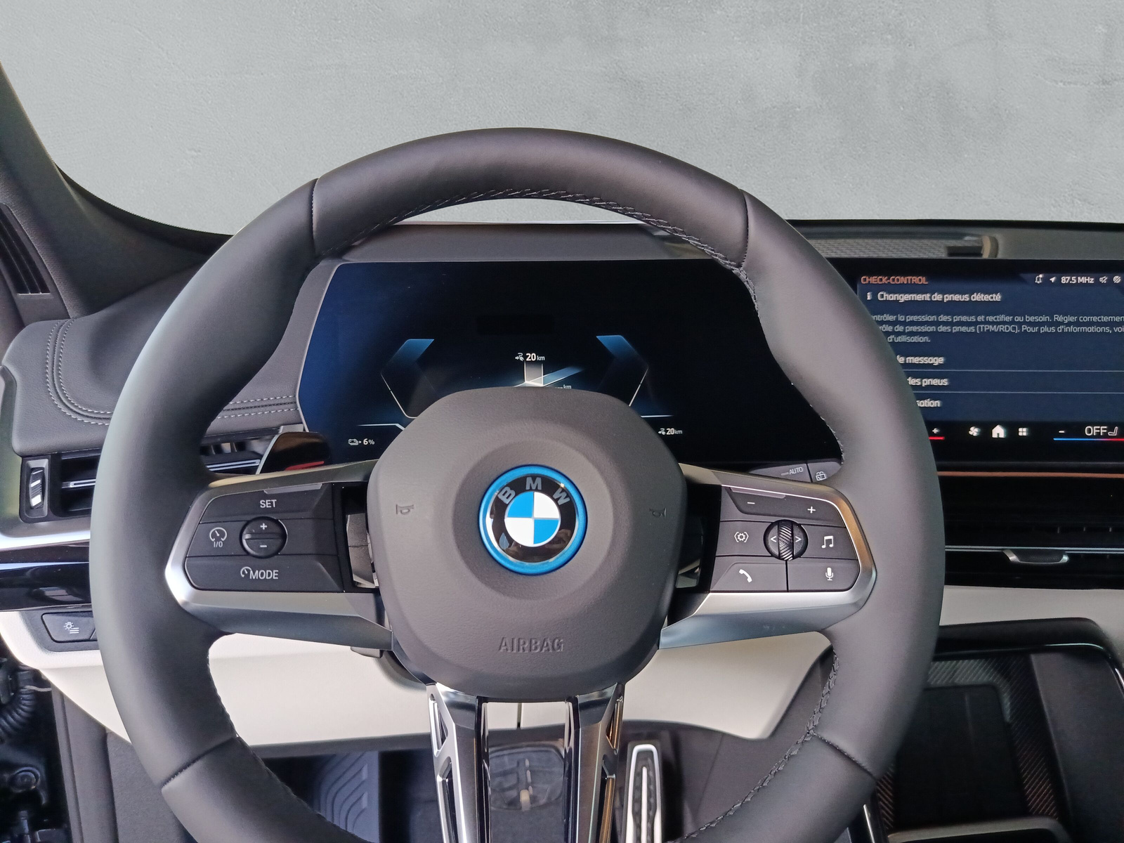 BMW iX1 xDrive 30 M Sport - 19
