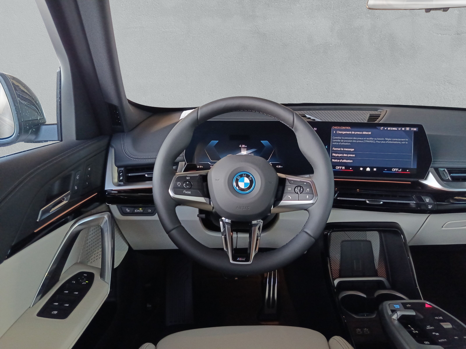 BMW iX1 xDrive 30 M Sport - 17