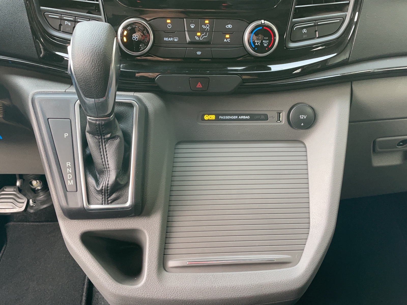 FORD Tourneo Custom Bus 320 L1 2.0 TDCi 185 Camper Trend Swiss Edition - 9