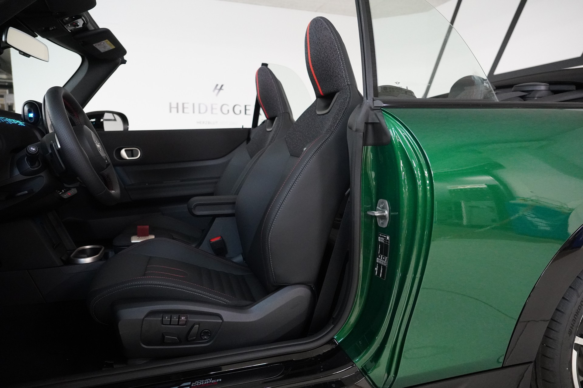 MINI Cooper John Cooper Works Cabriolet DKG - 19