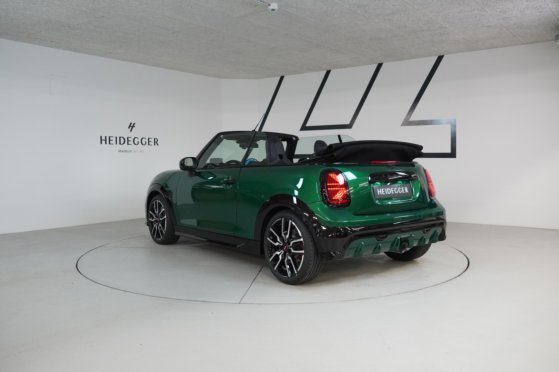 MINI Cooper John Cooper Works Cabriolet DKG - 13