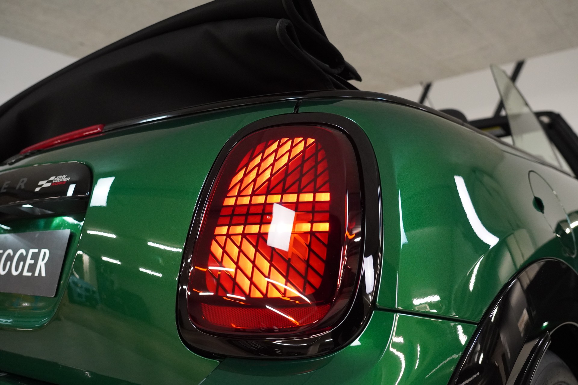 MINI Cooper John Cooper Works Cabriolet DKG - 24