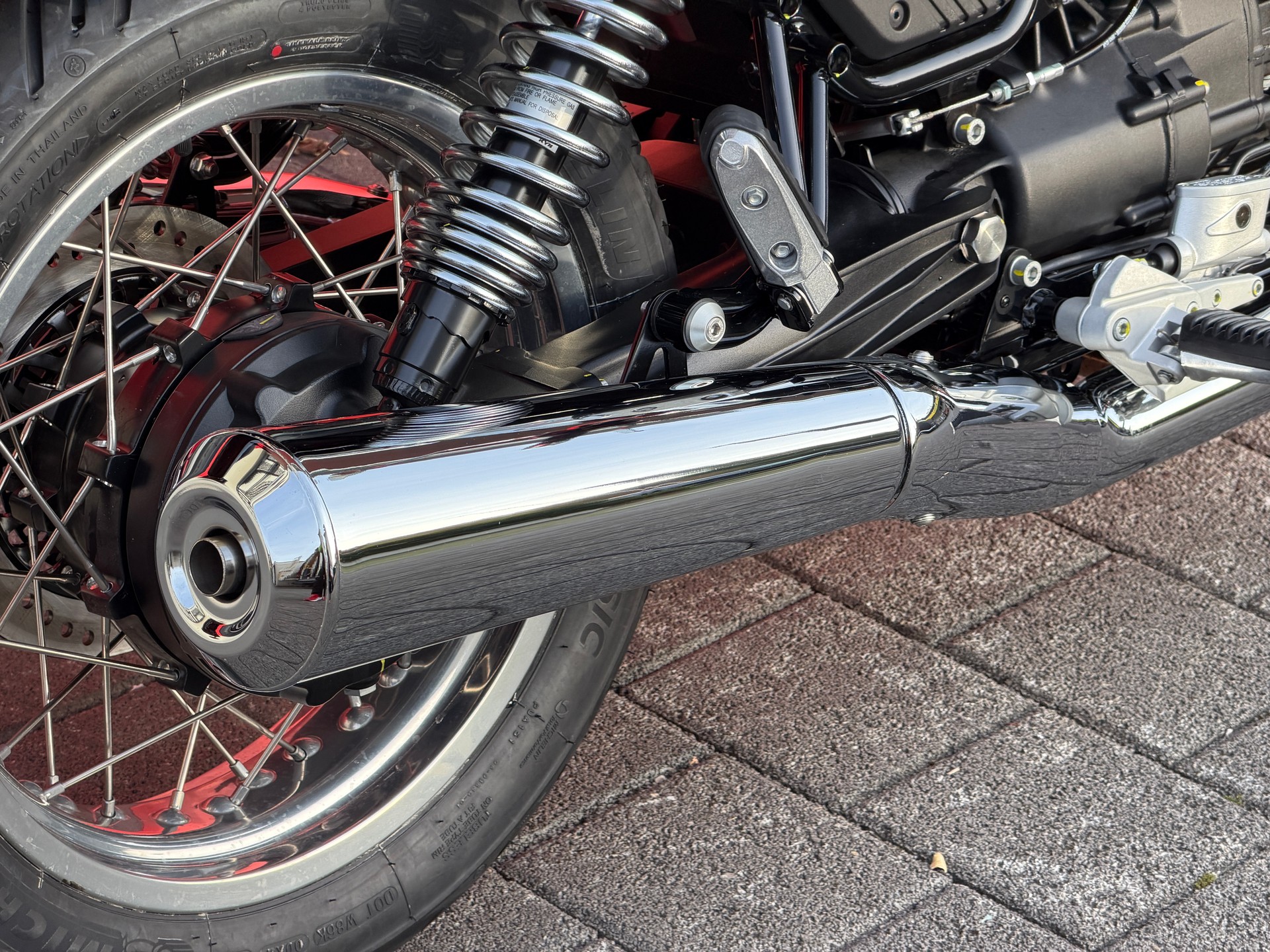 MOTO GUZZI V7 IV 850 Special - 11