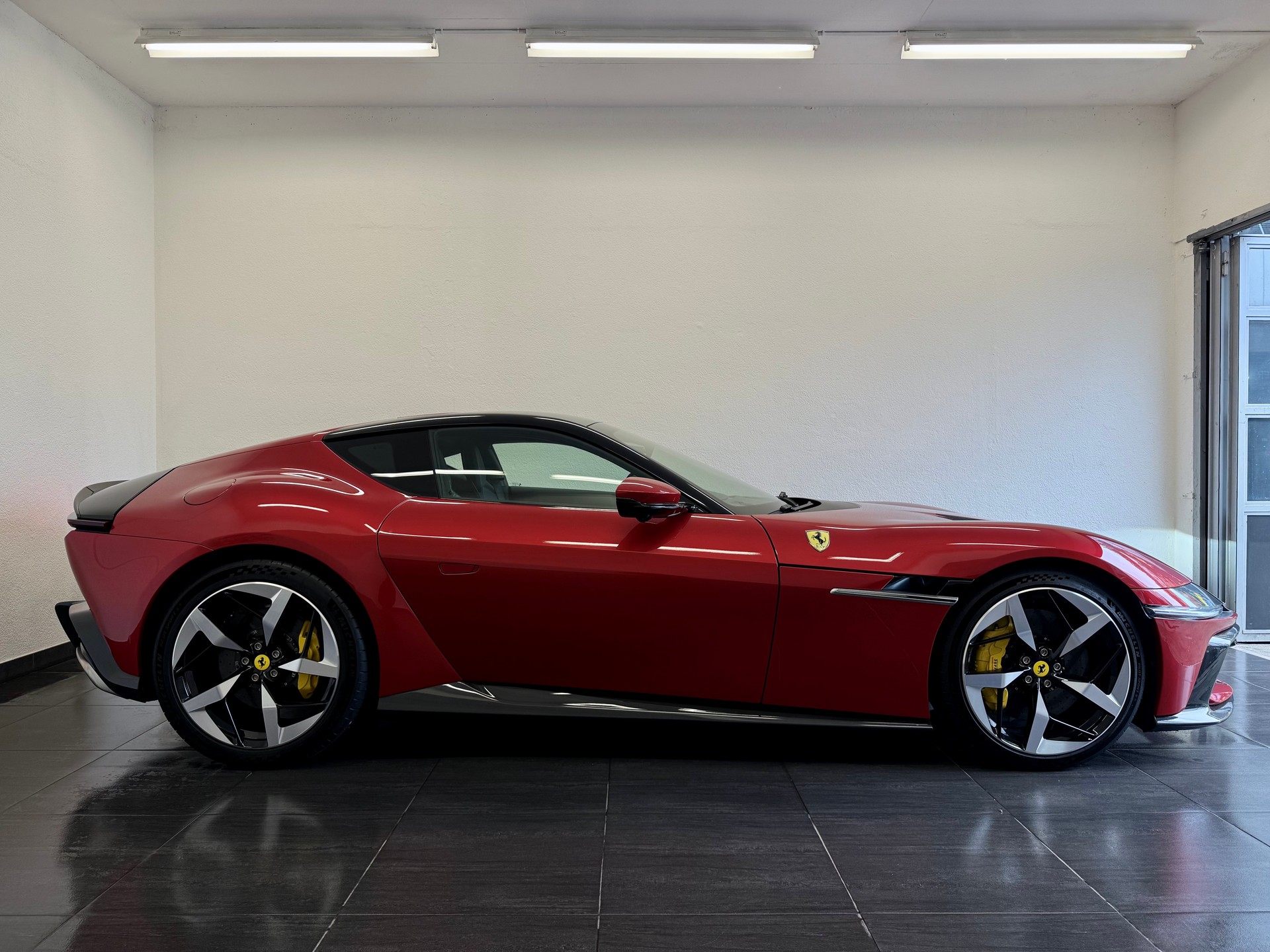 FERRARI 12 Cilindri - 5