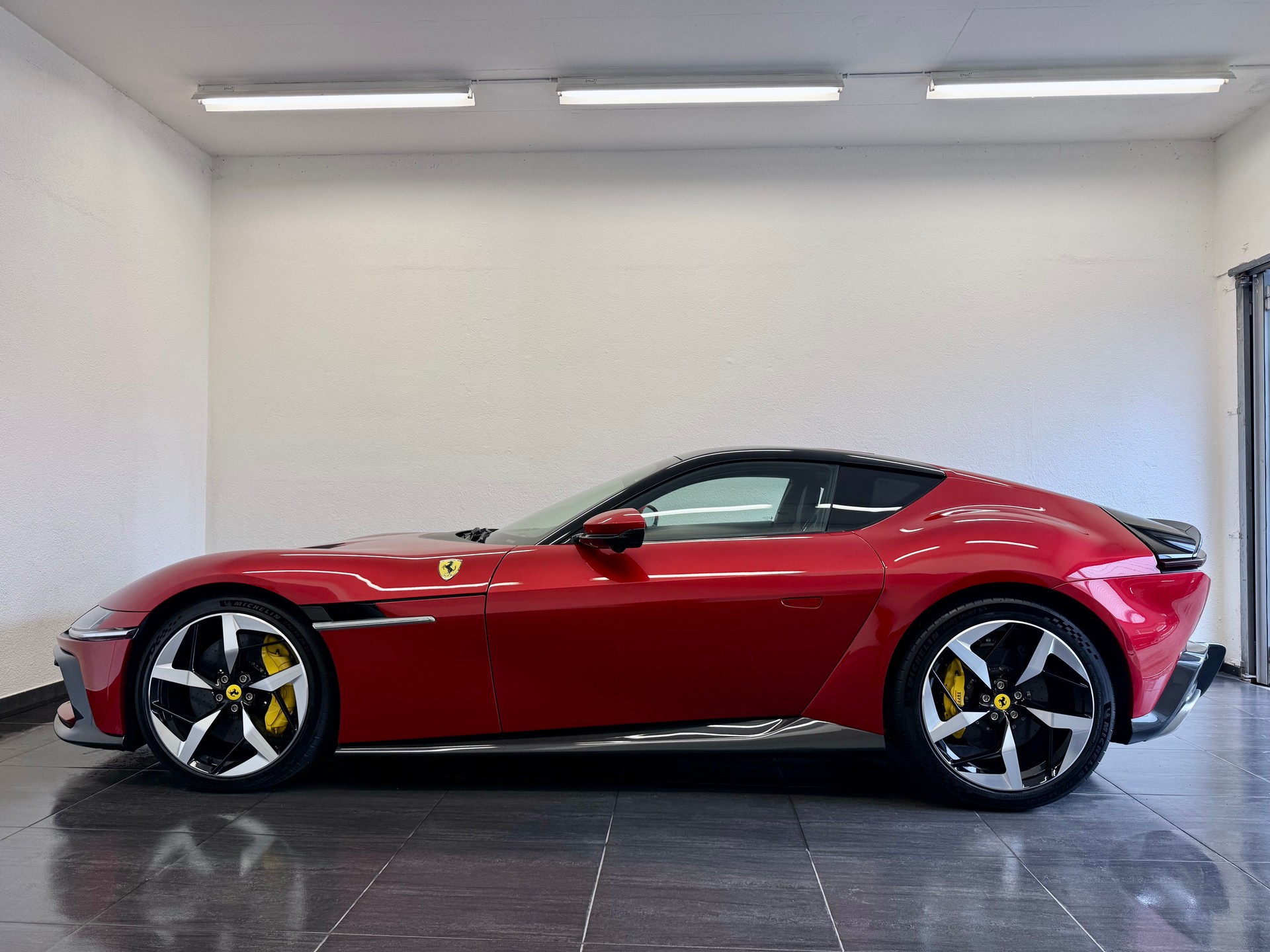 FERRARI 12 Cilindri - 10