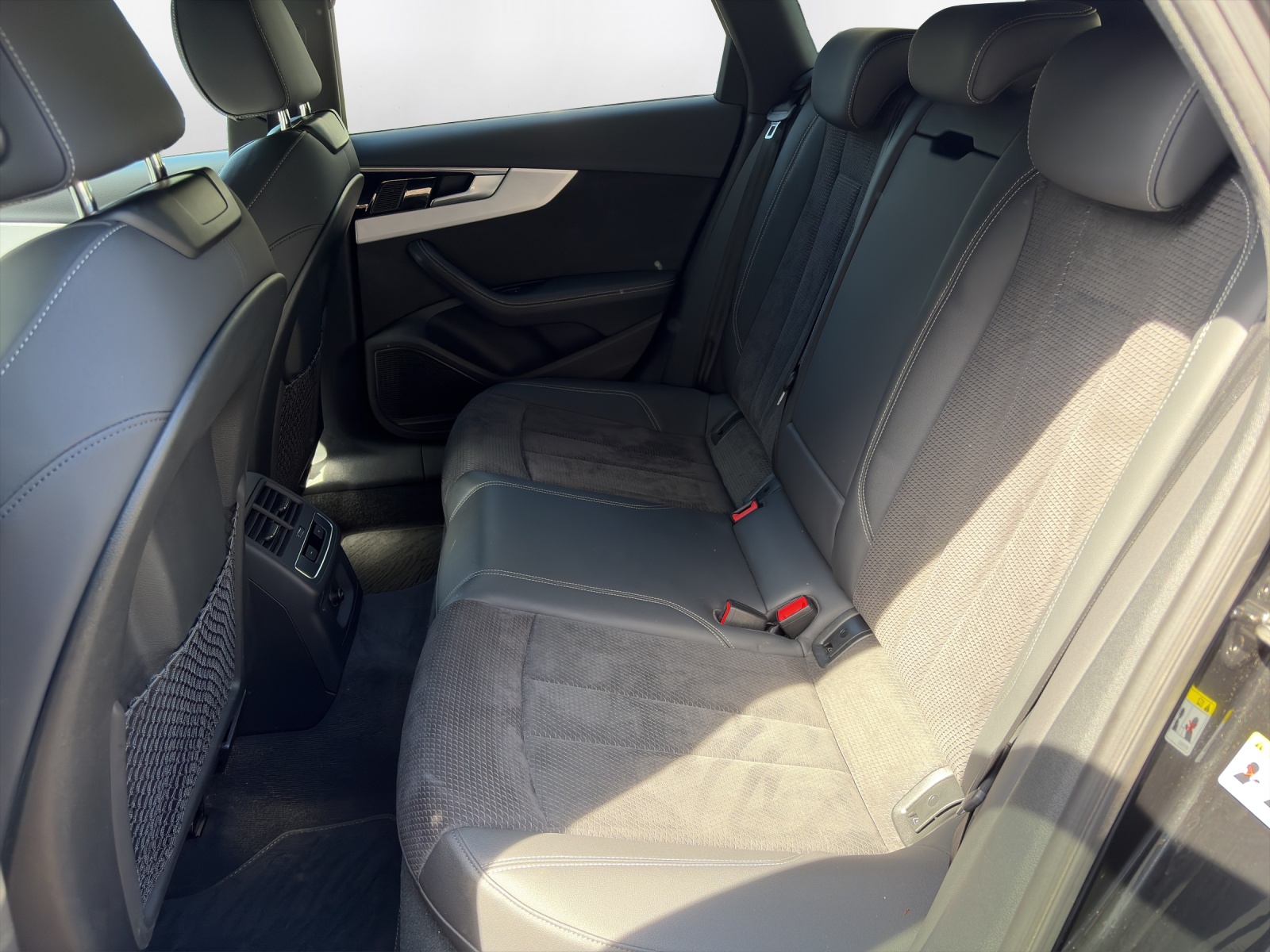 AUDI A4 Avant 40 TDI S line Attraction quattro S-tronic - 11