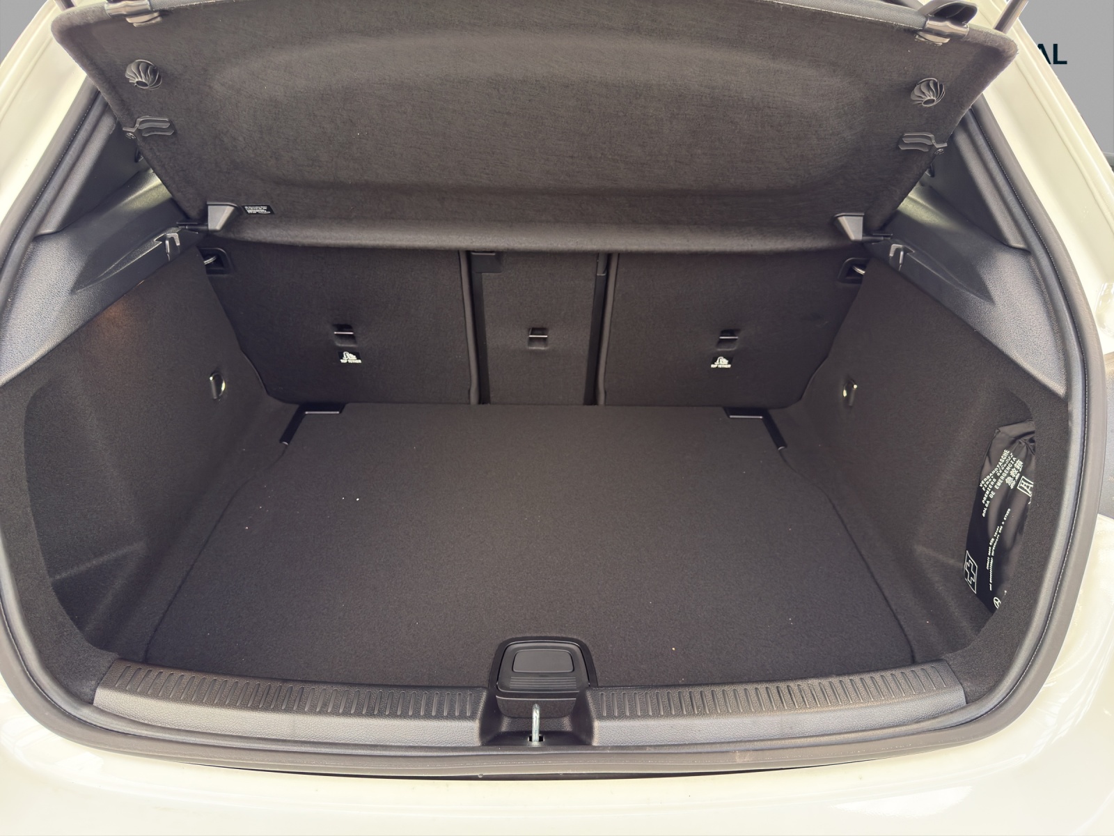 MERCEDES-BENZ A 220 4Matic 8G-DCT - 16