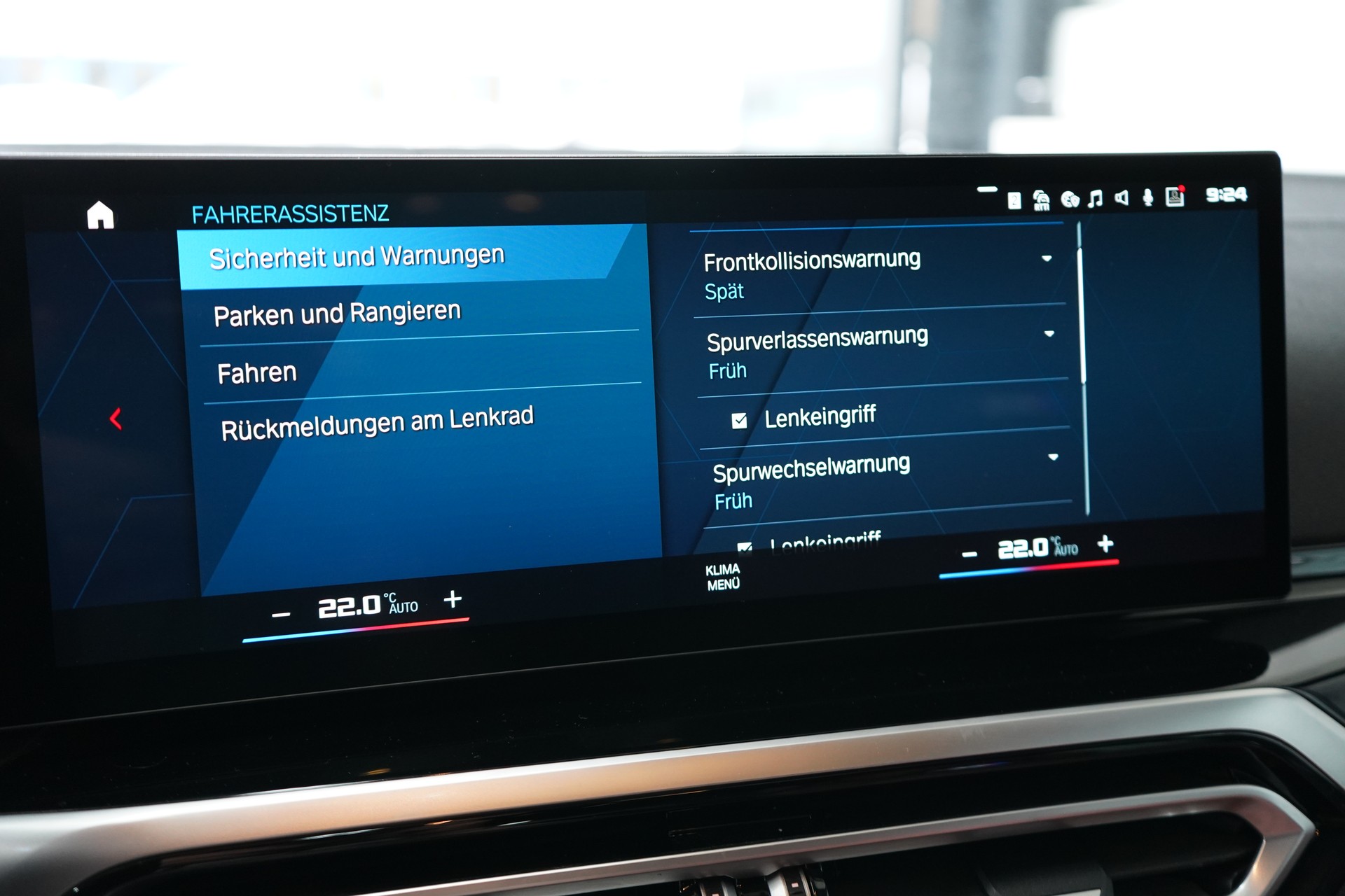 BMW M3 Competition M xDrive - 24