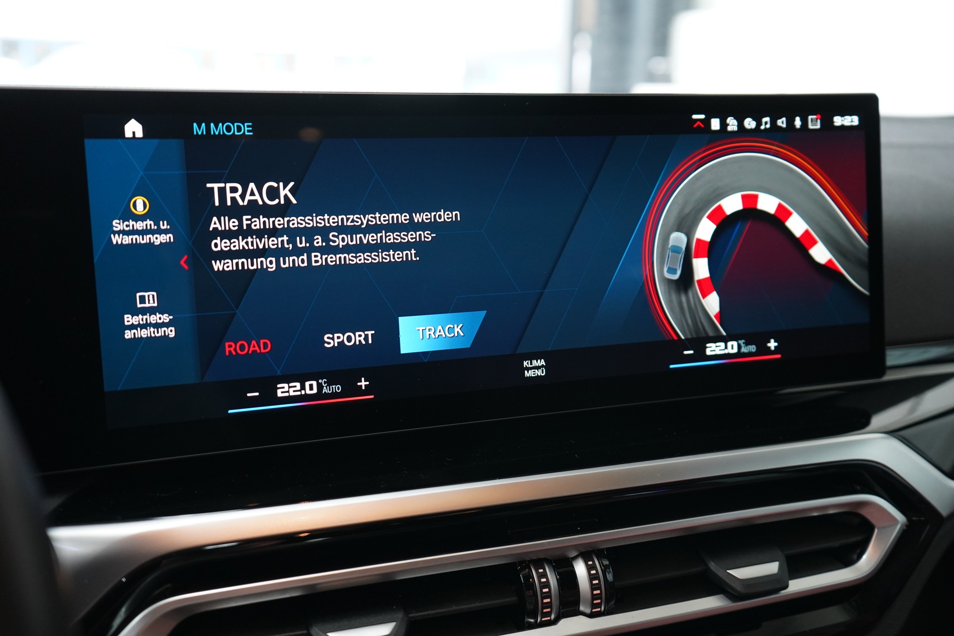BMW M3 Competition M xDrive - 23