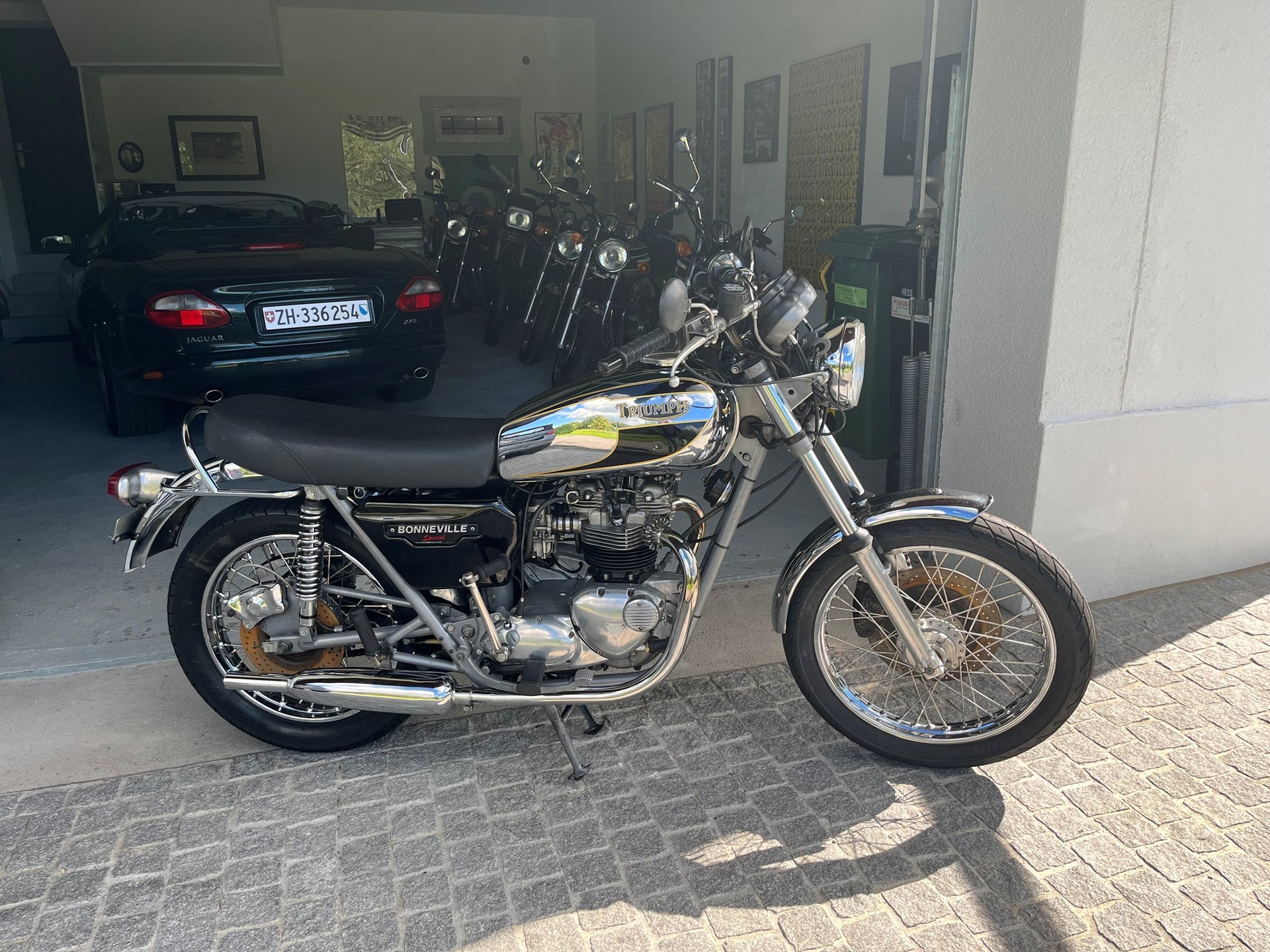 TRIUMPH Bonneville T140 D special - 2