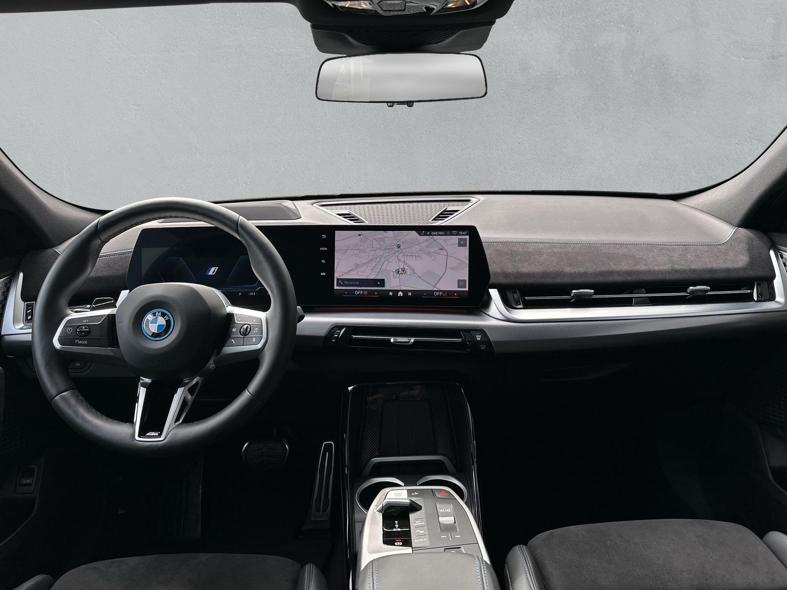 BMW iX2 30 M Sport Pro xDrive U10 (CH) AHK ** Leasing à 0.9% ** Roues hiver incluse ** - 14
