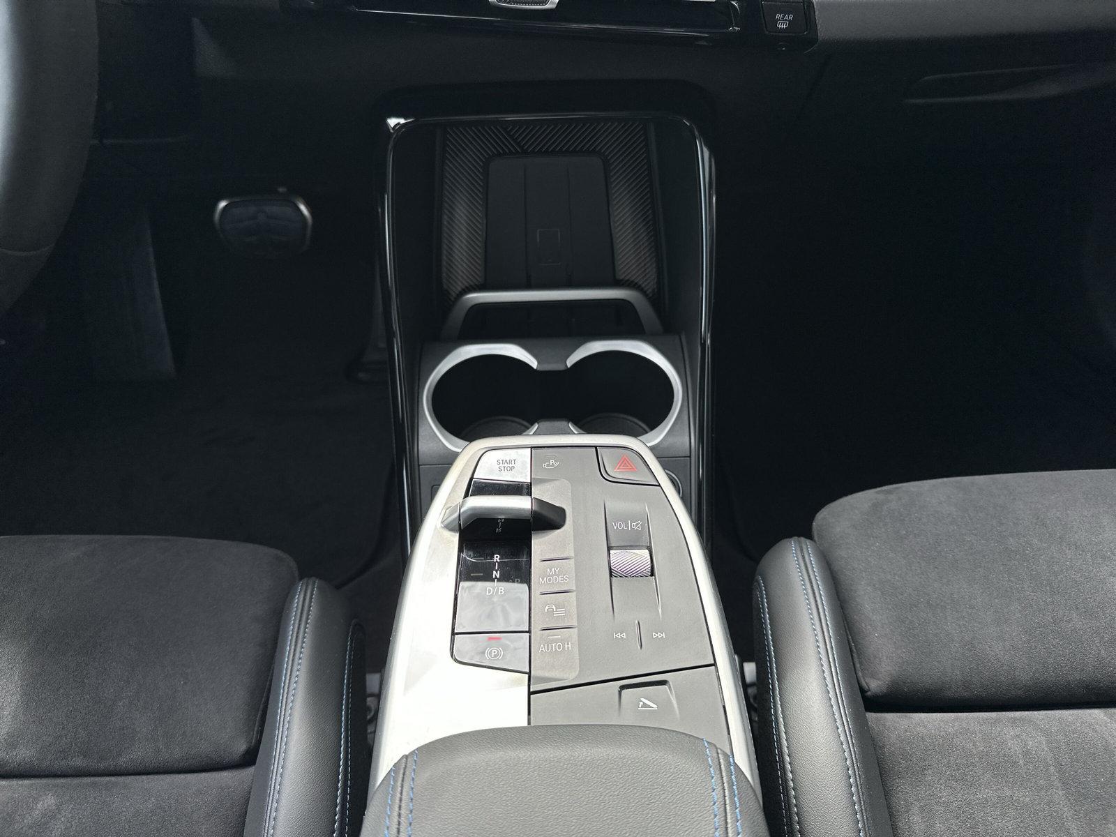 BMW iX2 30 M Sport Pro xDrive U10 (CH) AHK ** Leasing à 0.9% ** Roues hiver incluse ** - 21
