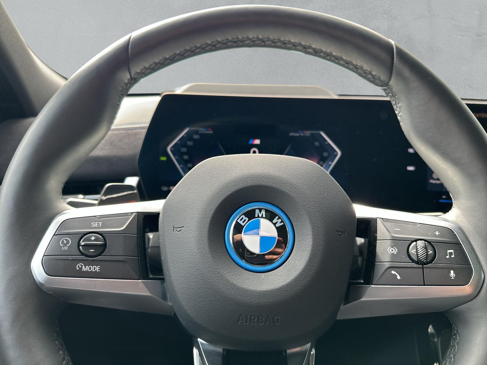BMW iX2 30 M Sport Pro xDrive U10 (CH) AHK ** Leasing à 0.9% ** Roues hiver incluse ** - 19