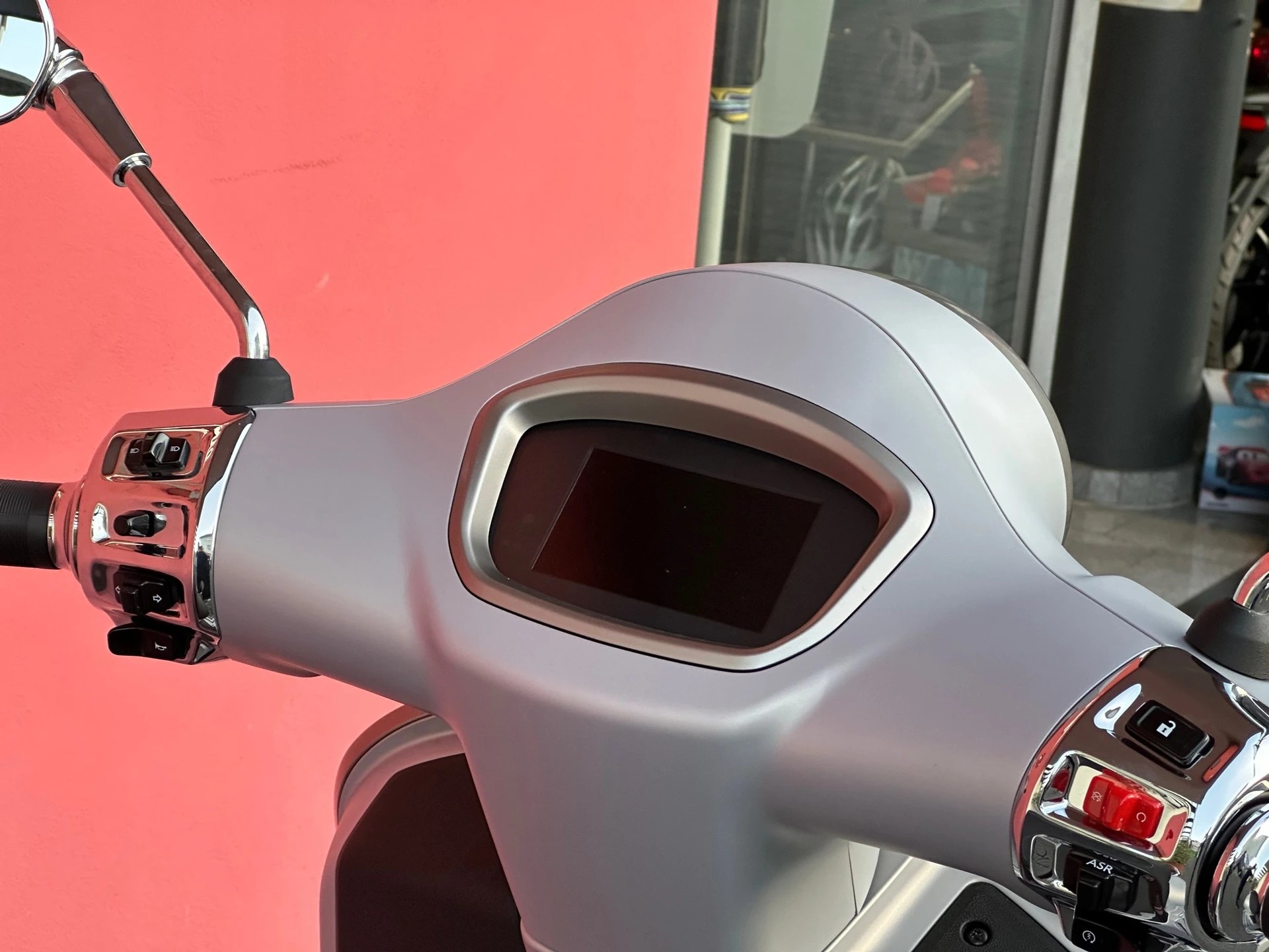 PIAGGIO Vespa GTS 300 Super Tech ABS - 11