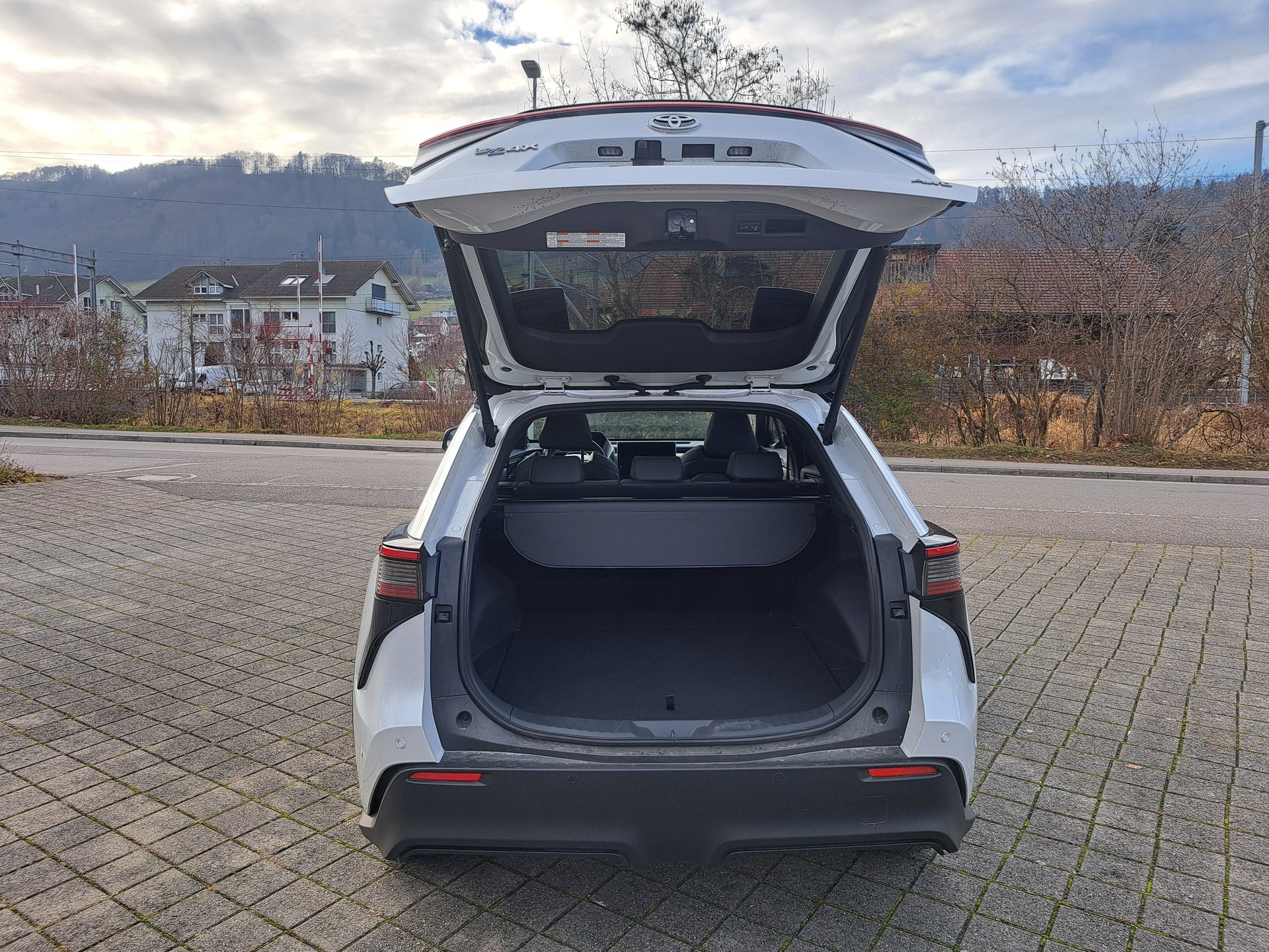 TOYOTA bZ4X Premium 71,4 kWh 4WD - 8