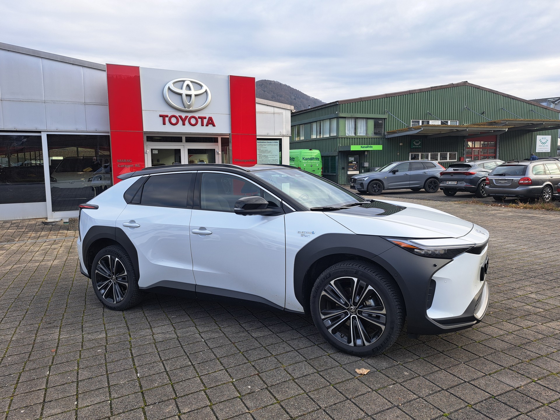 TOYOTA bZ4X Premium 71,4 kWh 4WD - 3