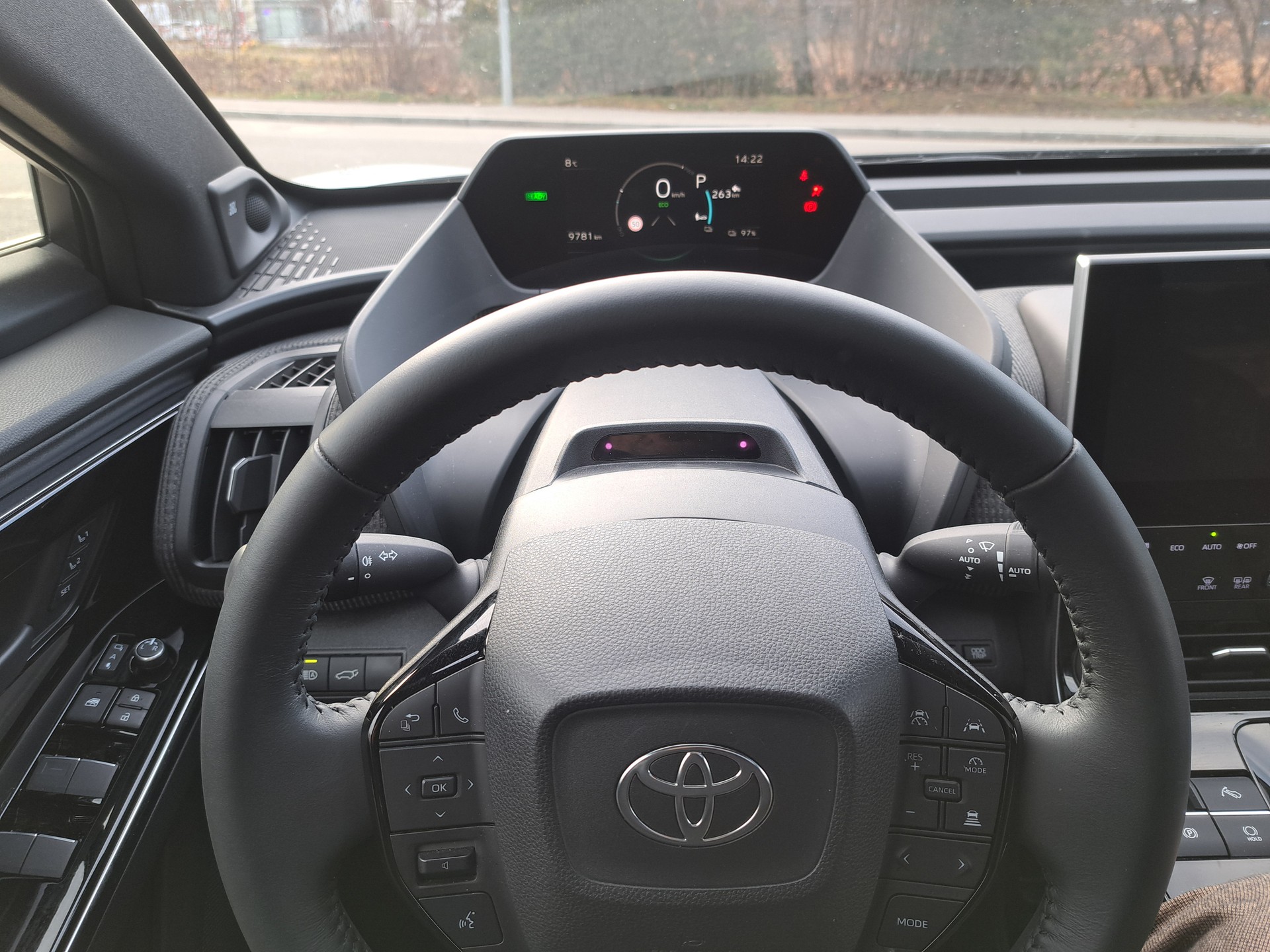 TOYOTA bZ4X Premium 71,4 kWh 4WD - 11