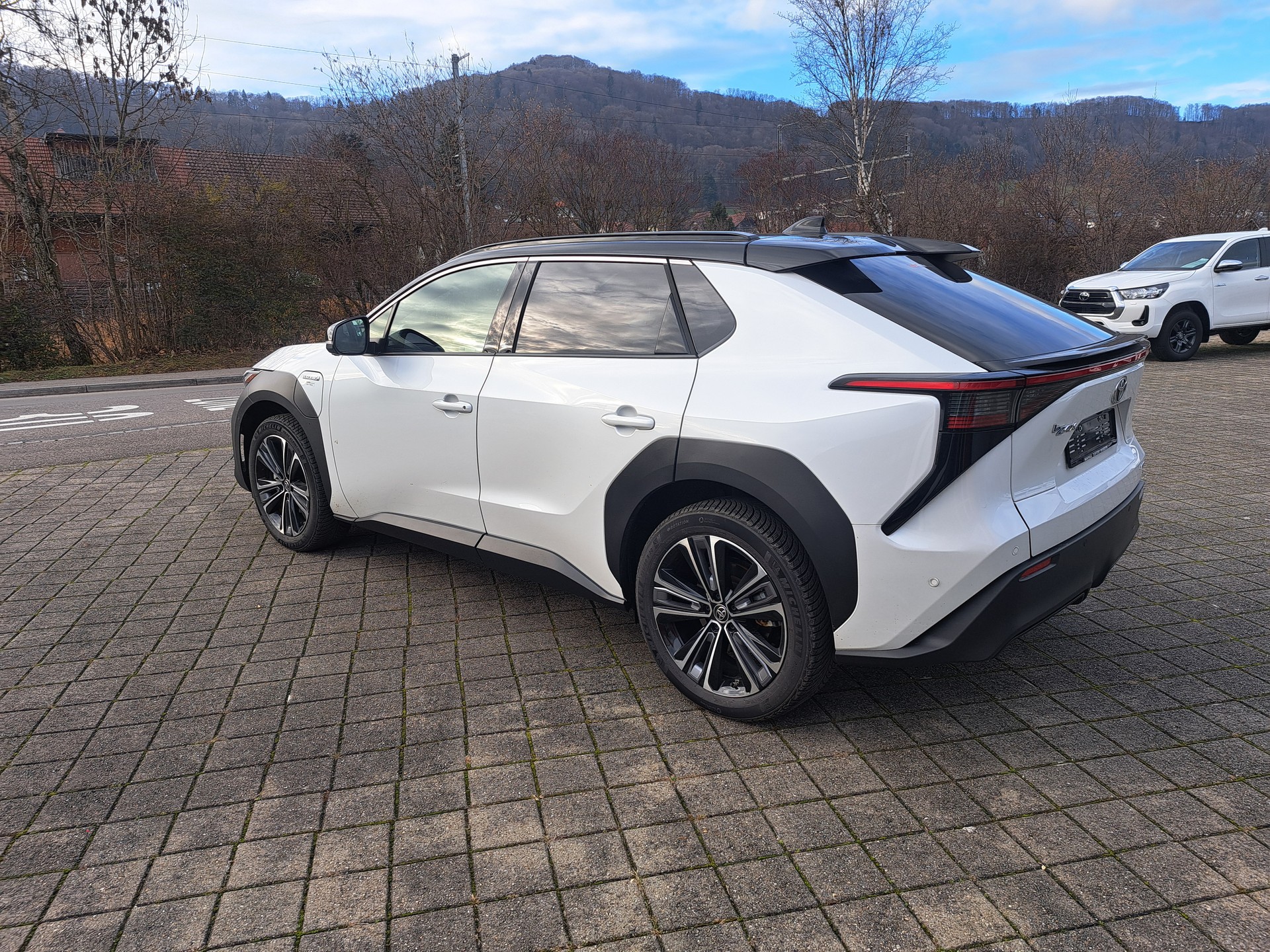 TOYOTA bZ4X Premium 71,4 kWh 4WD - 9