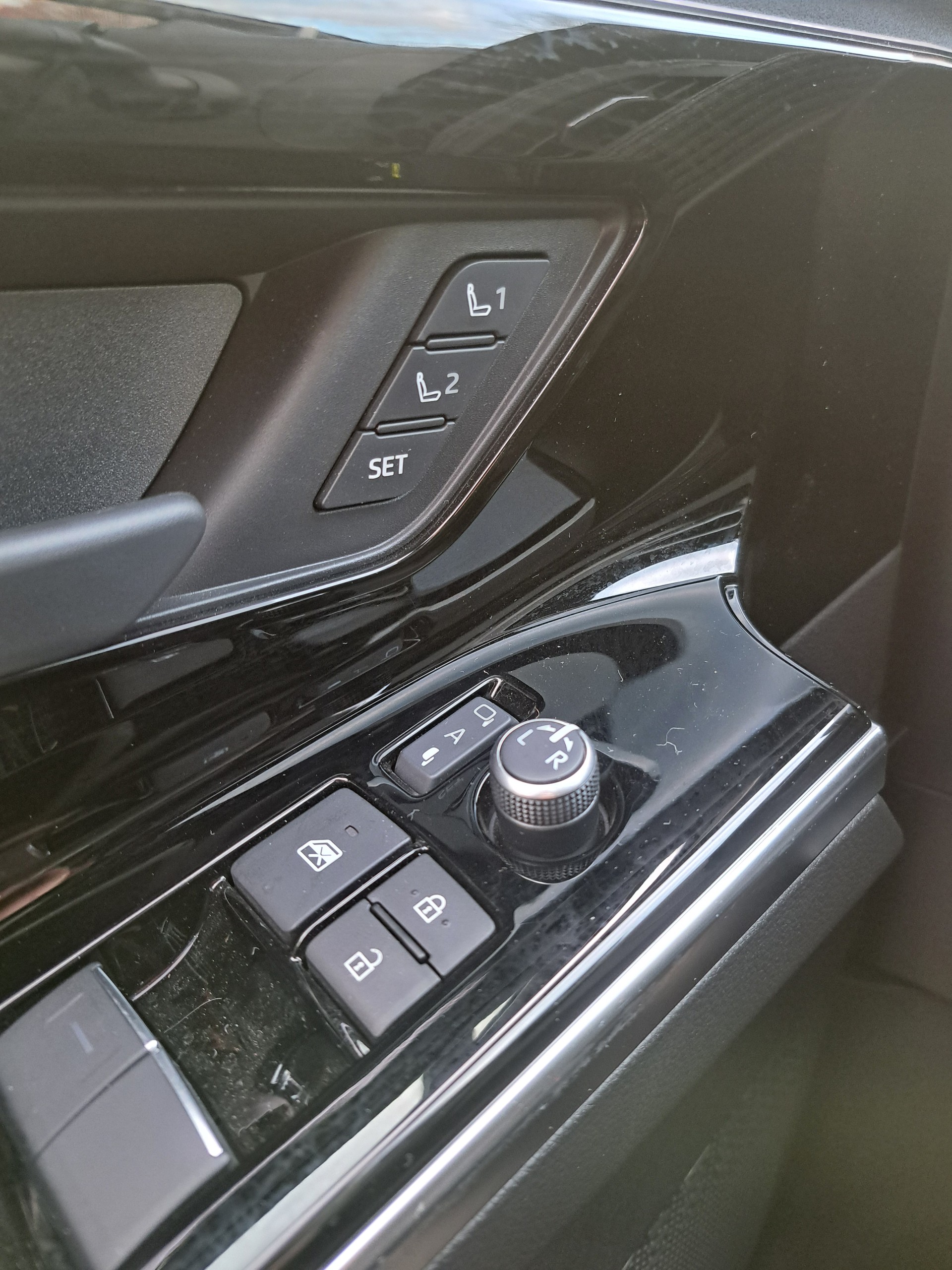 TOYOTA bZ4X Premium 71,4 kWh 4WD - 16