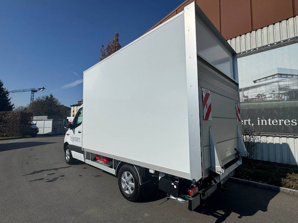 MERCEDES-BENZ eSprinter 420 Pro Koffer mit Hebebühne 3665 S 81 kWh - 3