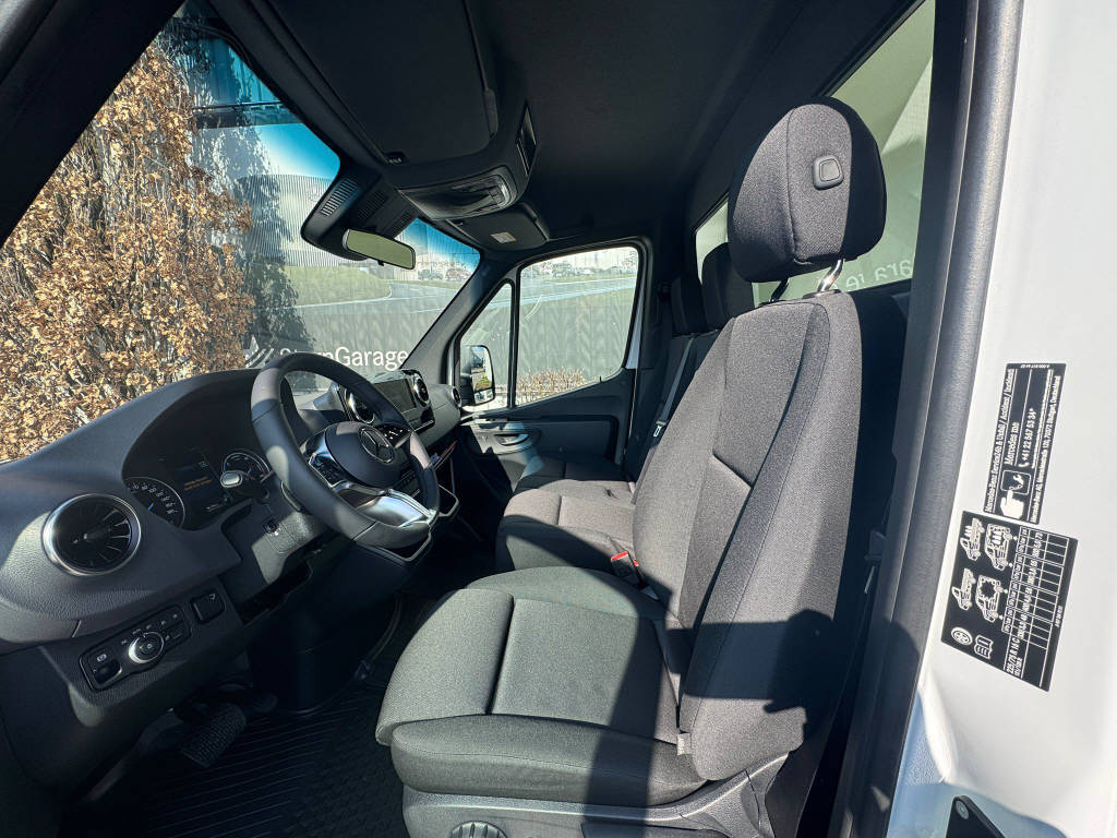 MERCEDES-BENZ eSprinter 420 Pro Koffer mit Hebebühne 3665 S 81 kWh - 10