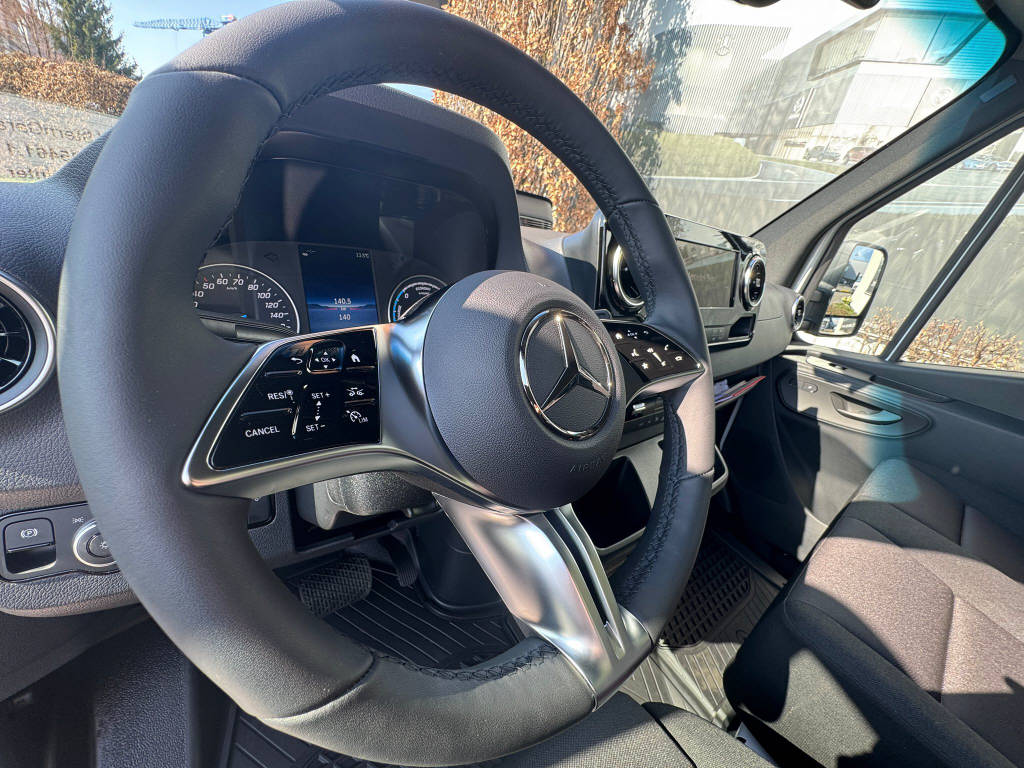 MERCEDES-BENZ eSprinter 420 Pro Koffer mit Hebebühne 3665 S 81 kWh - 11