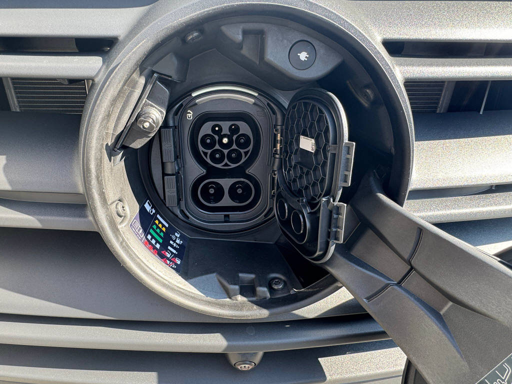 MERCEDES-BENZ eSprinter 420 Pro Koffer mit Hebebühne 3665 S 81 kWh - 18