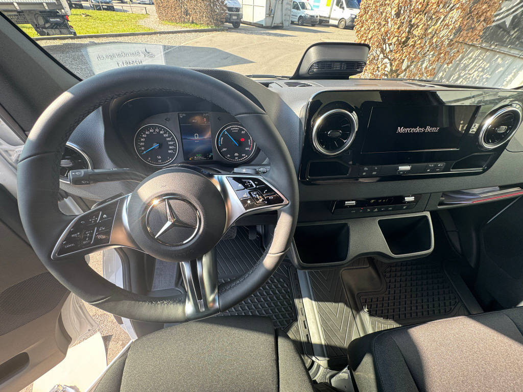 MERCEDES-BENZ eSprinter 420 Pro Koffer mit Hebebühne 3665 S 81 kWh - 12