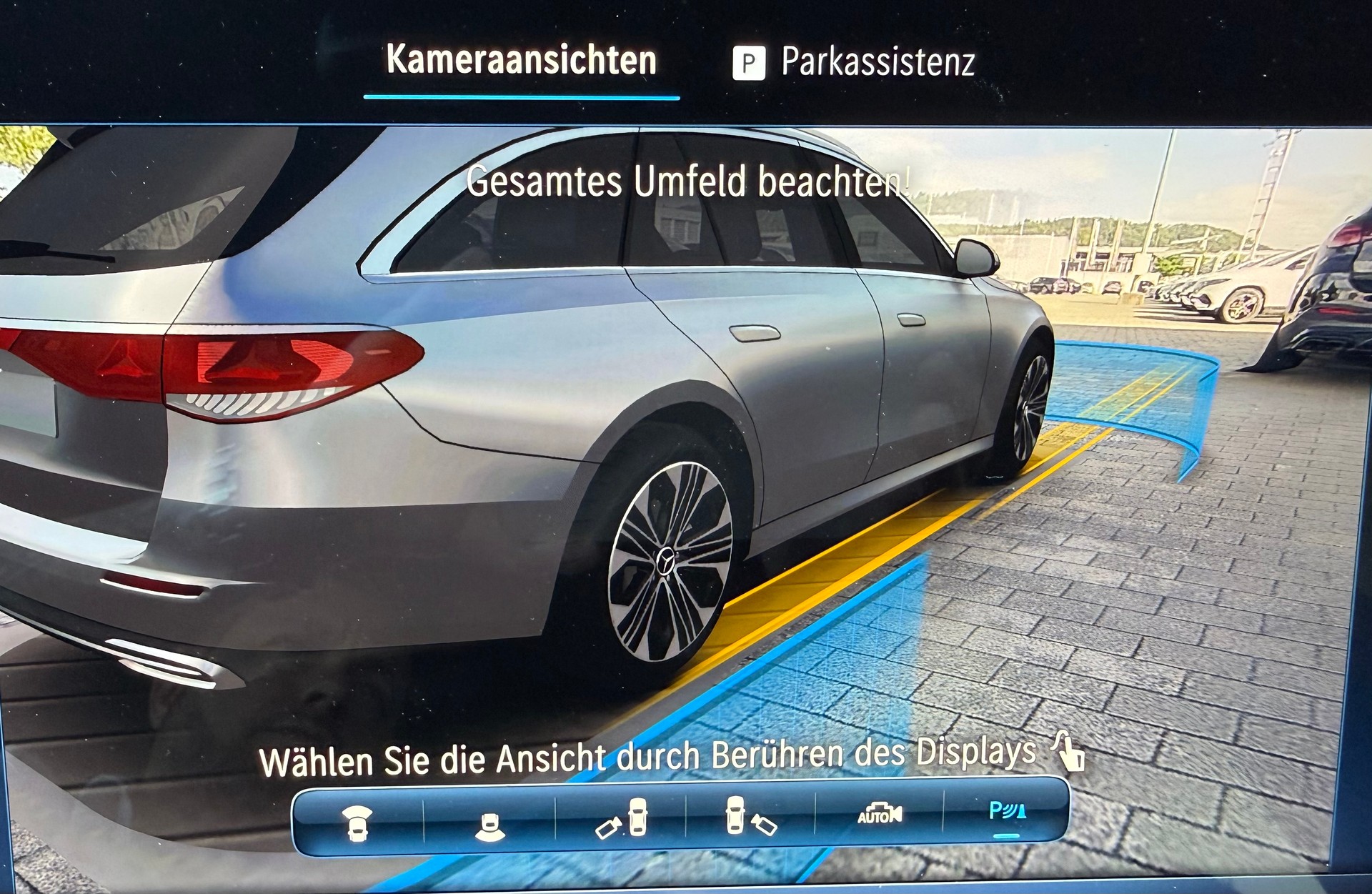 MERCEDES-BENZ E 220 d AMG Line T 4Matic 9G-Tronic - 12