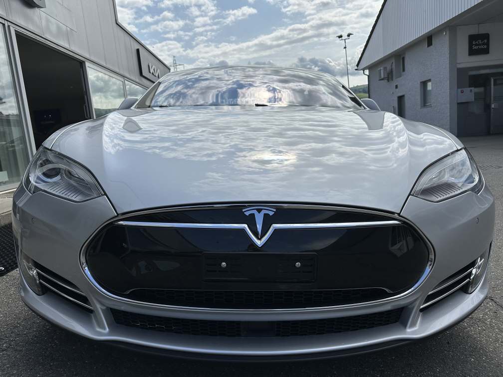 TESLA Model S 85 D "Supercharger"