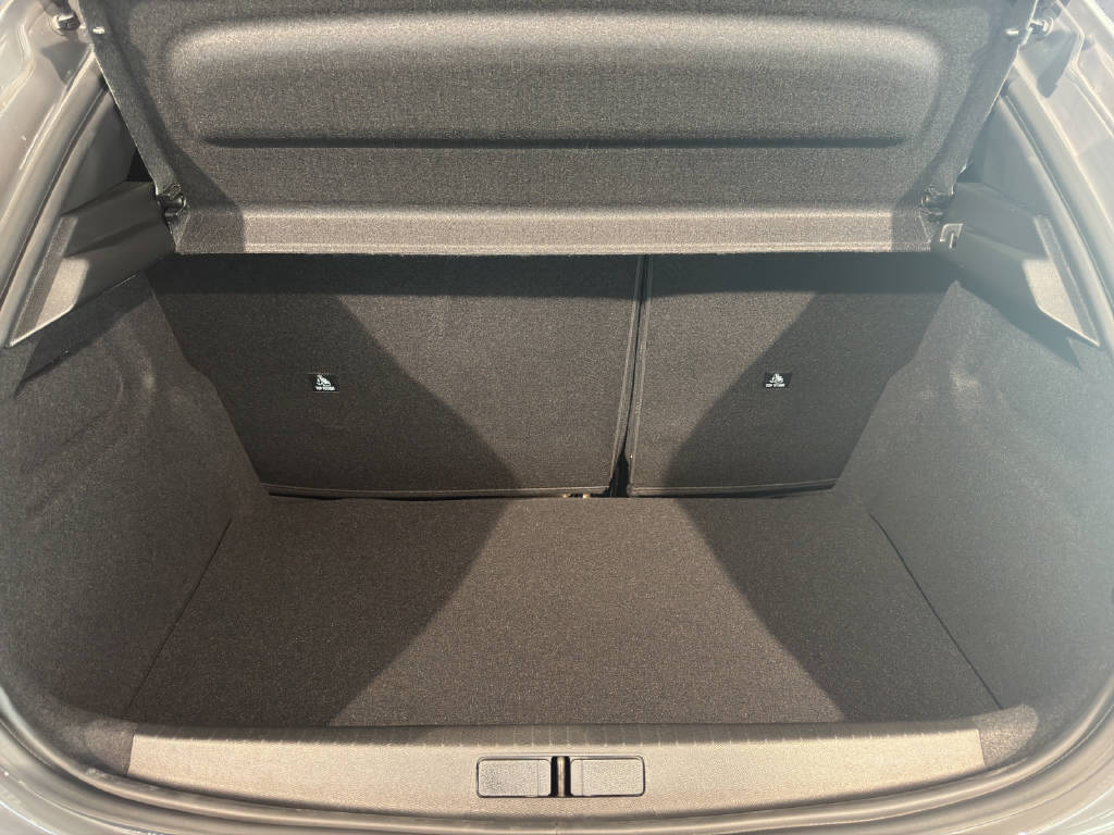 PEUGEOT 208 1.2 Hybrid Allure - 8