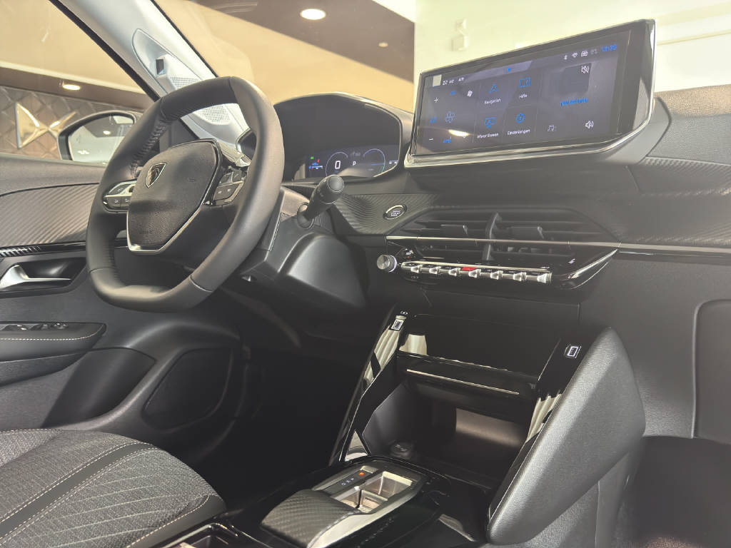 PEUGEOT 208 1.2 Hybrid Allure - 11