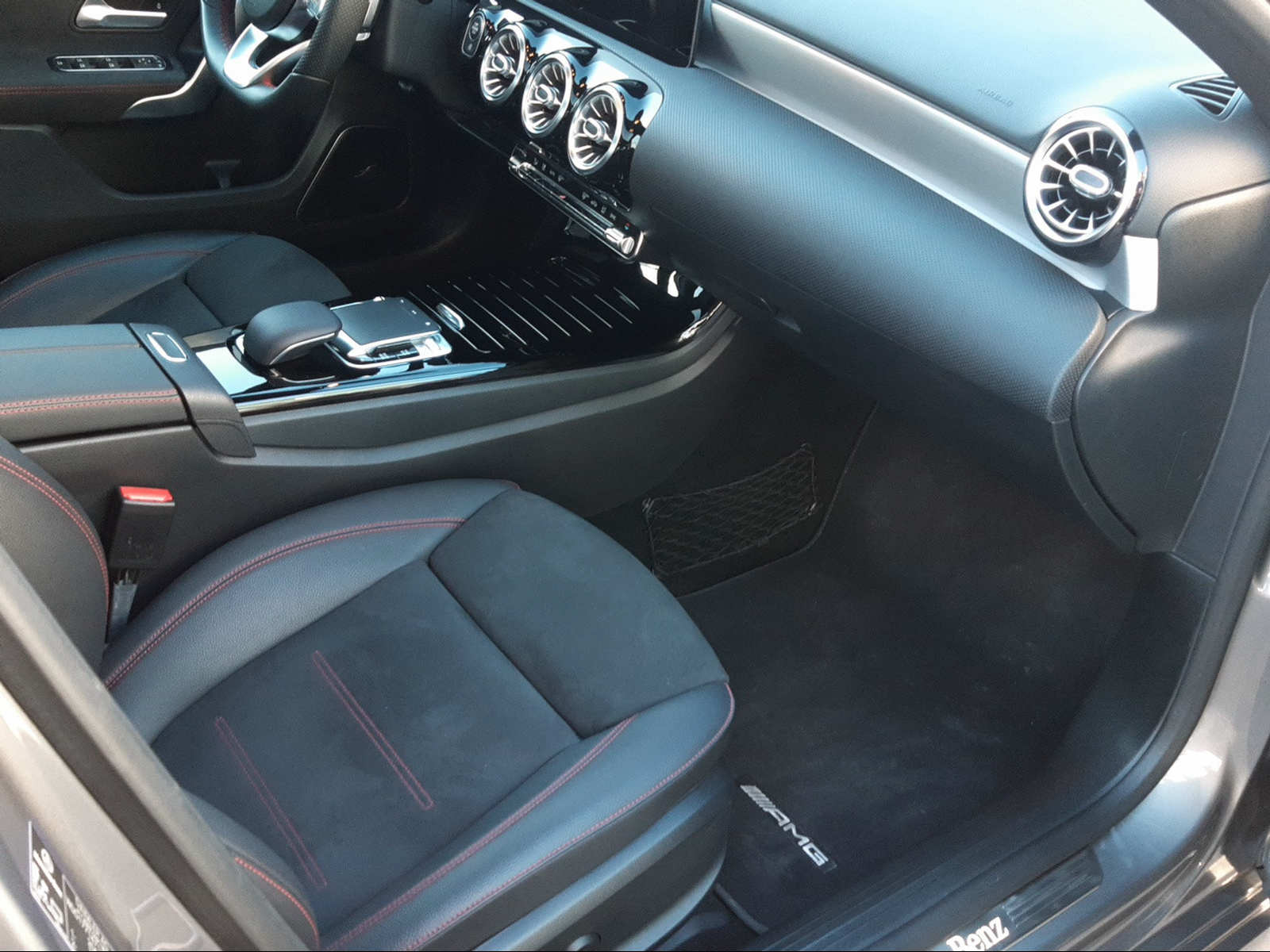 MERCEDES-BENZ A 250 4Matic - 12