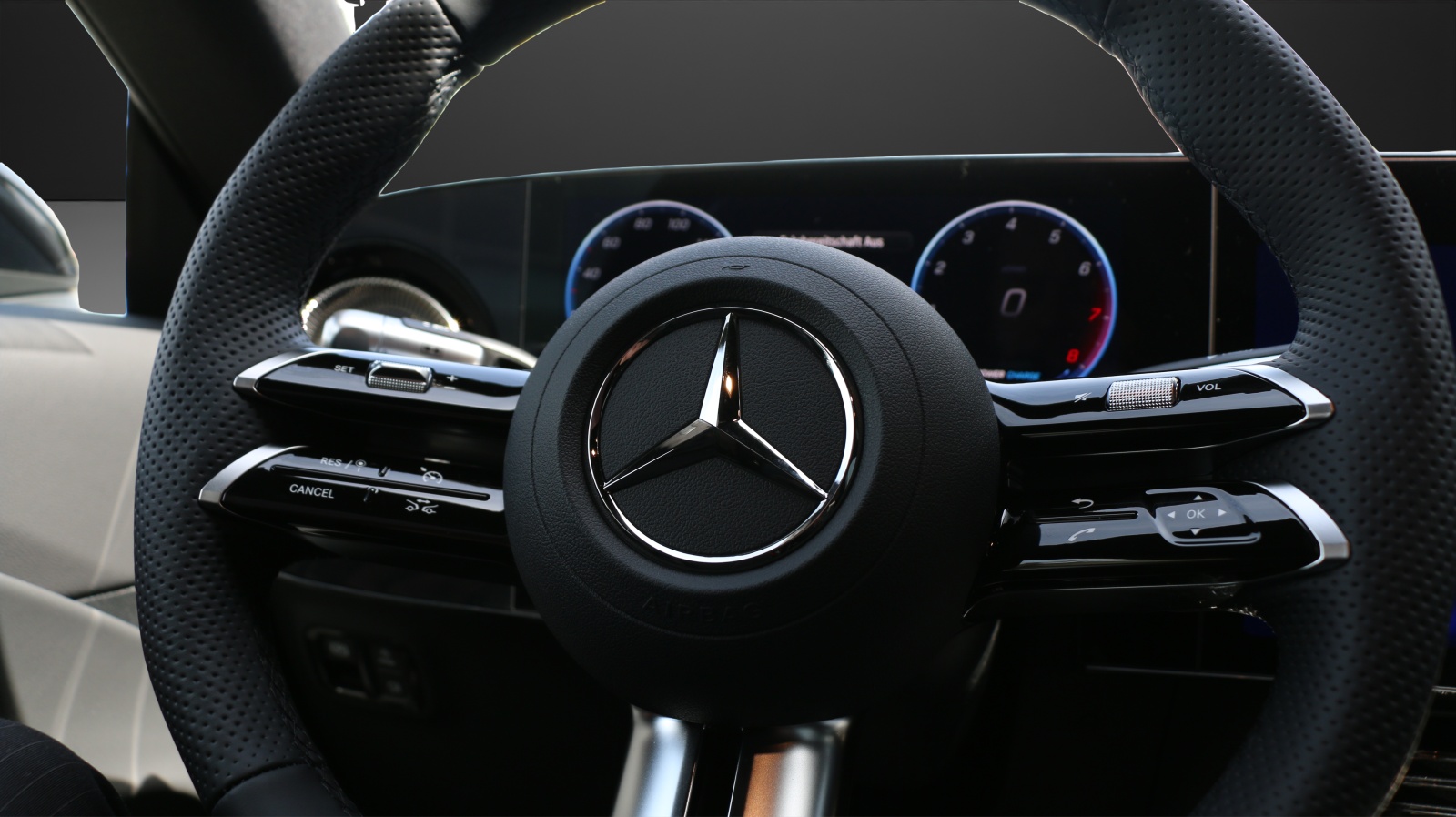 MERCEDES-BENZ CLA 220 4MATIC - 9